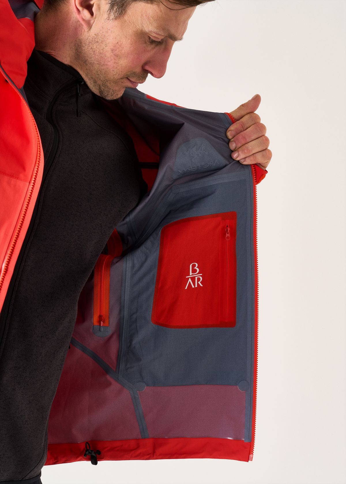  Internal zipped pocket