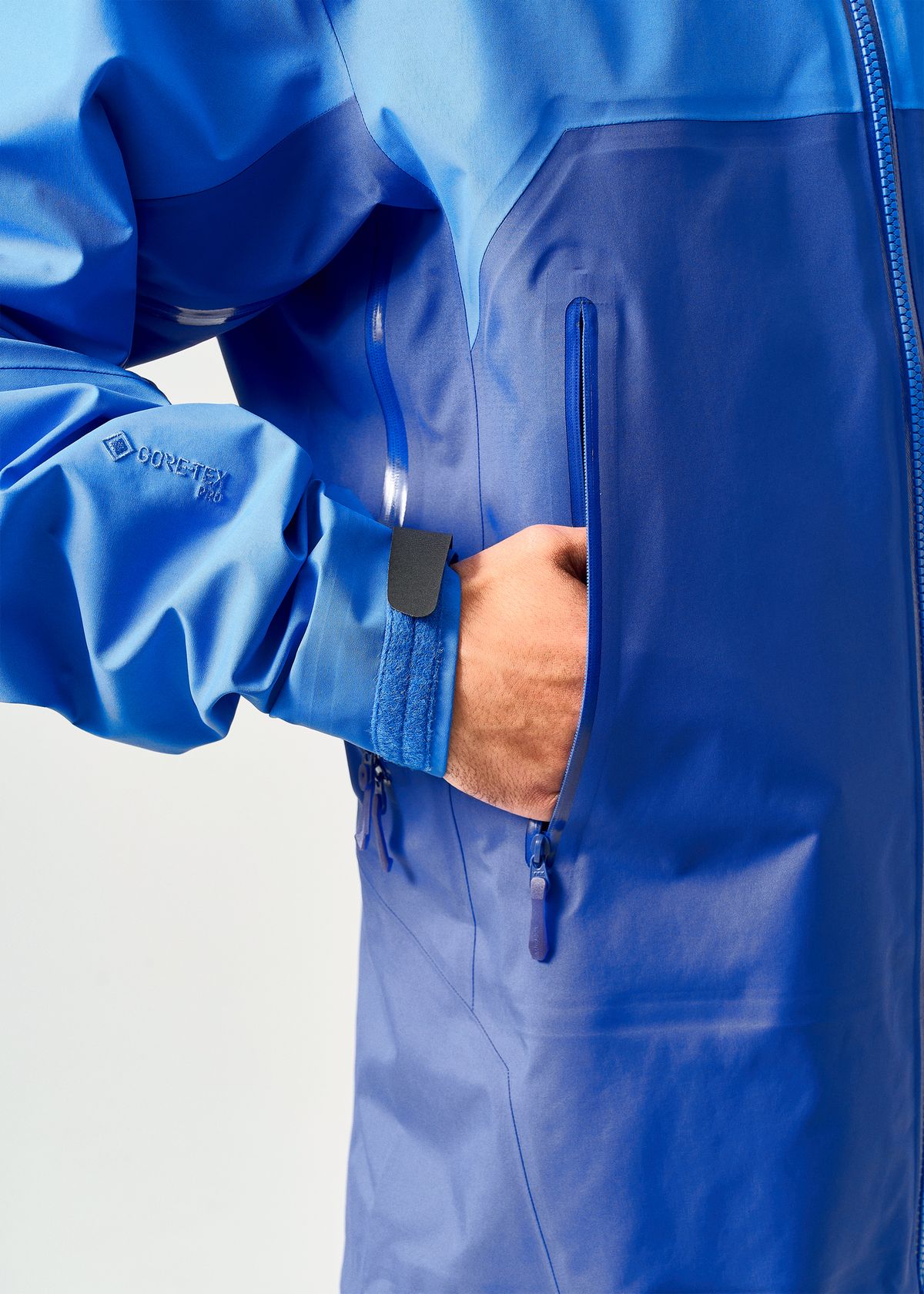 Zipped hand pockets