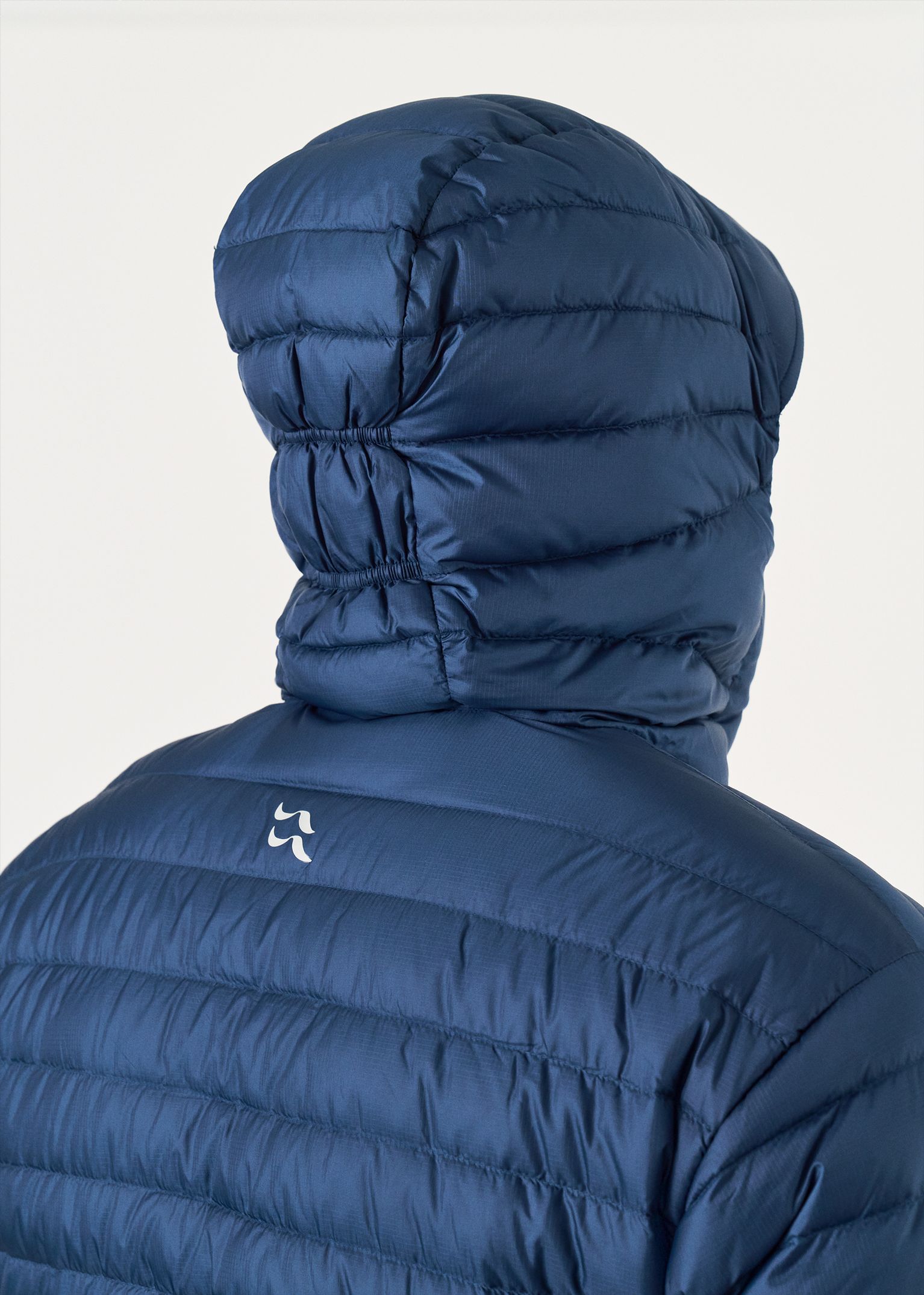 Adjustable insulated hood