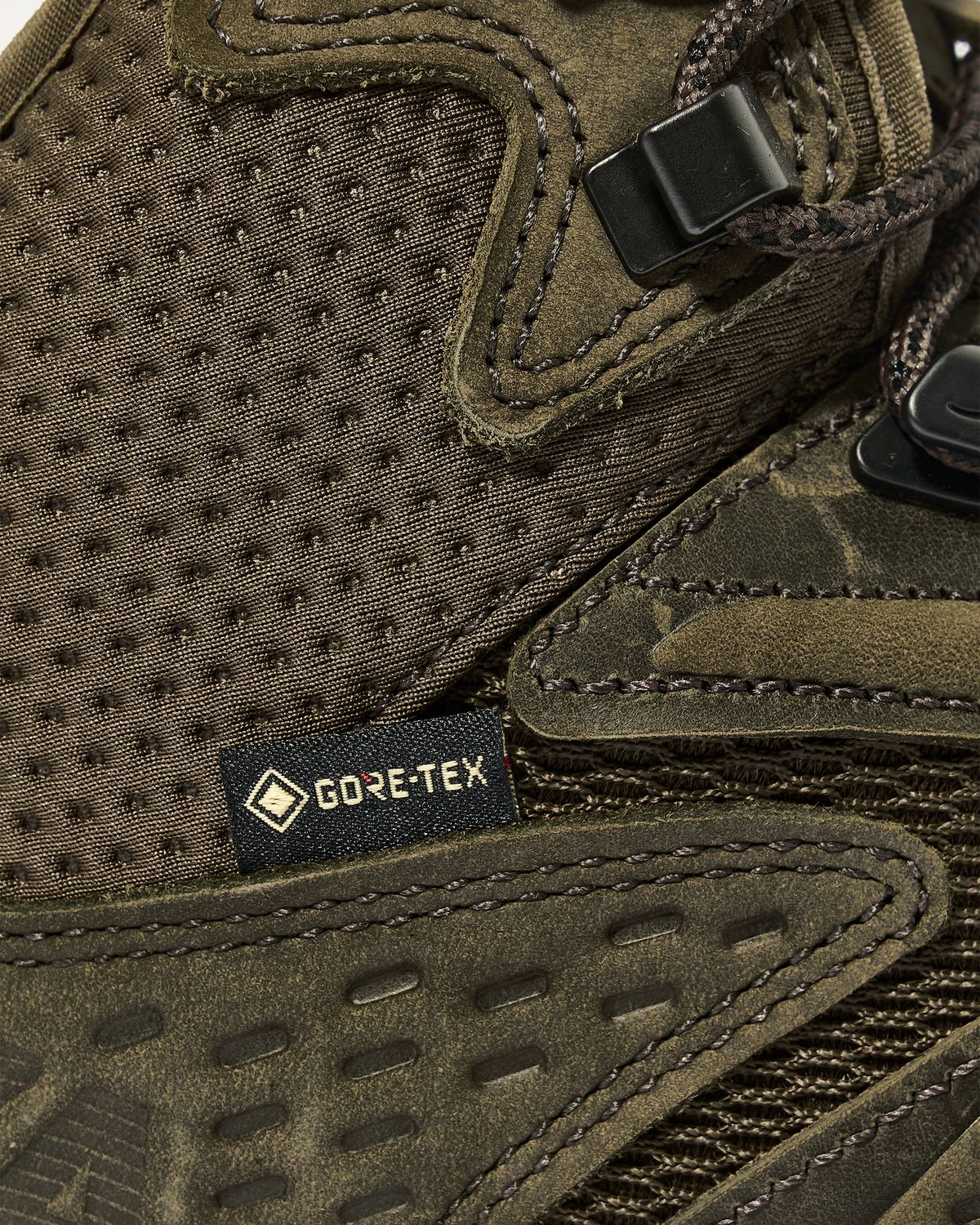 GORE-TEX waterproof protection