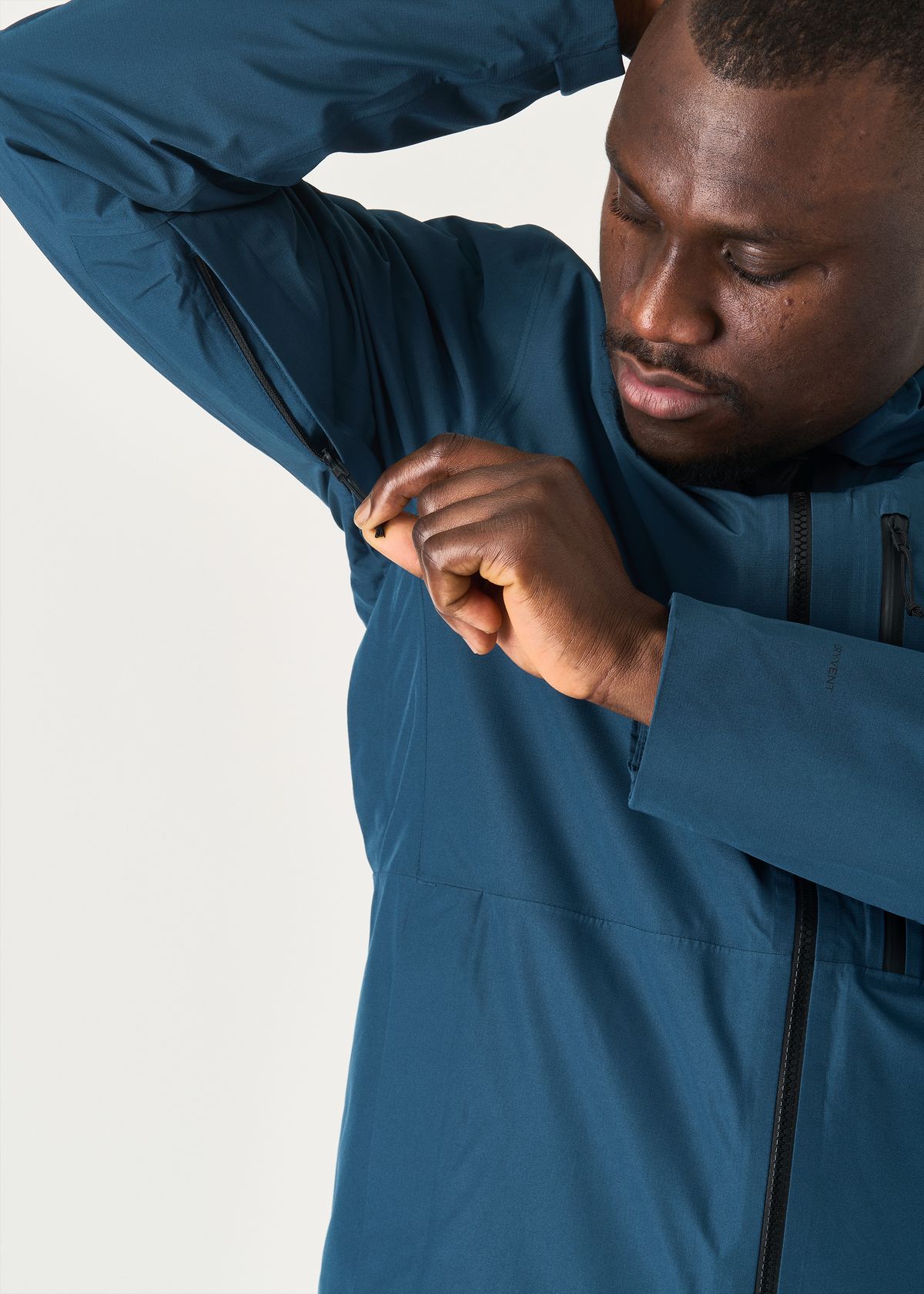  Pit zips on outer jacket 