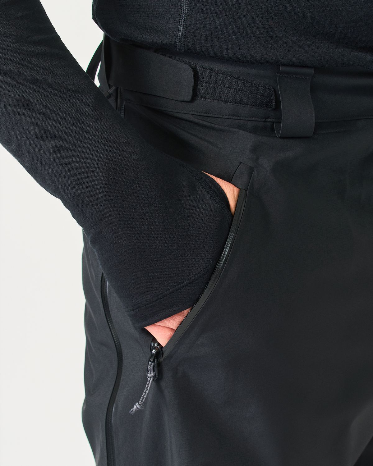 Zipped hand pockets