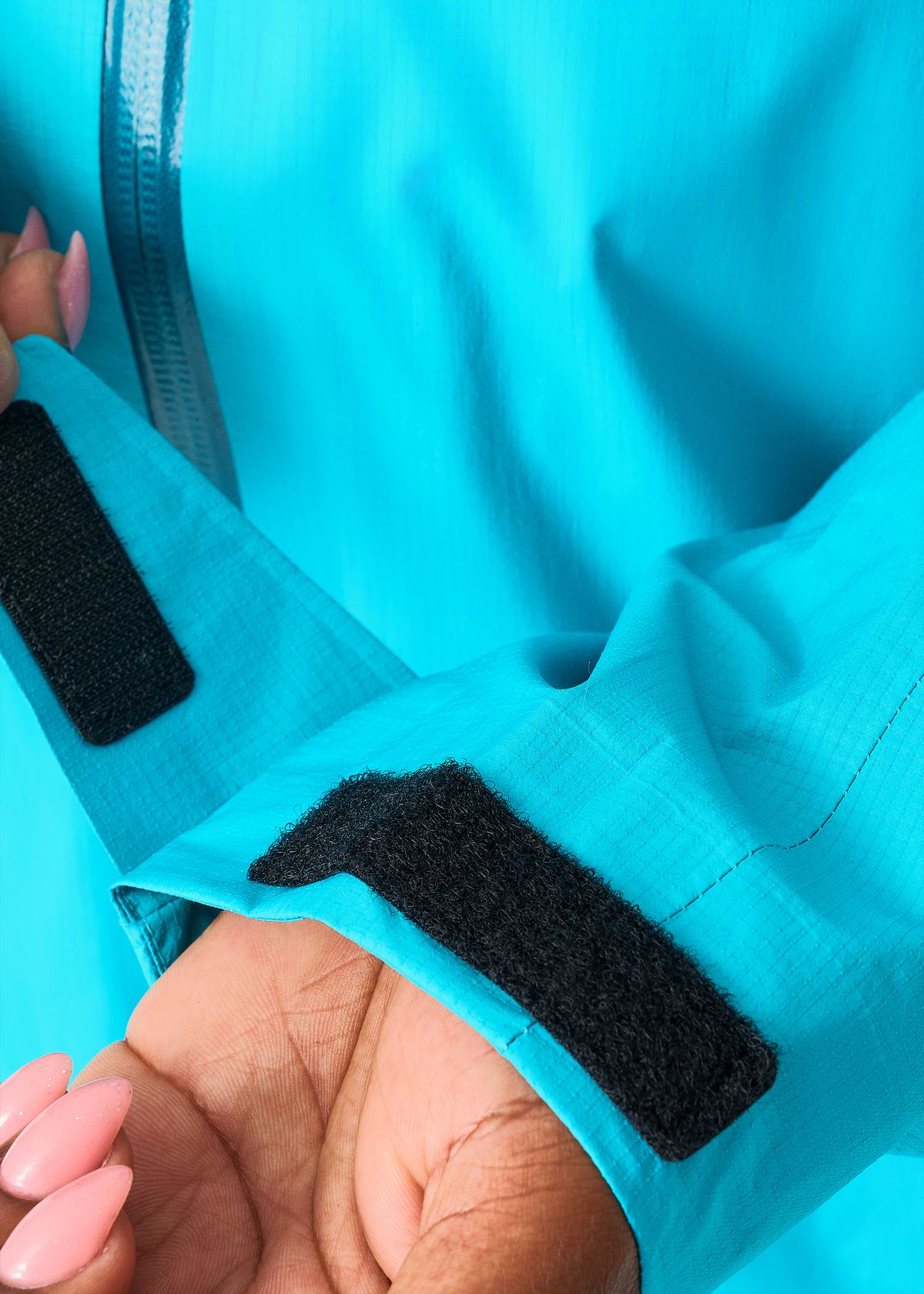 Adjustable Velcro cuffs