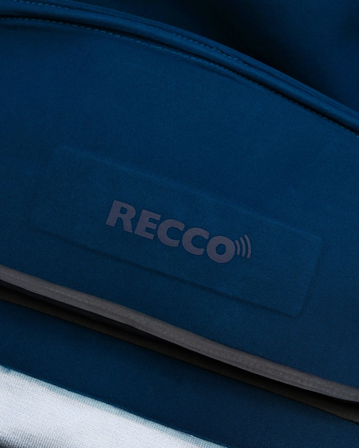  Embedded RECCO reflector 