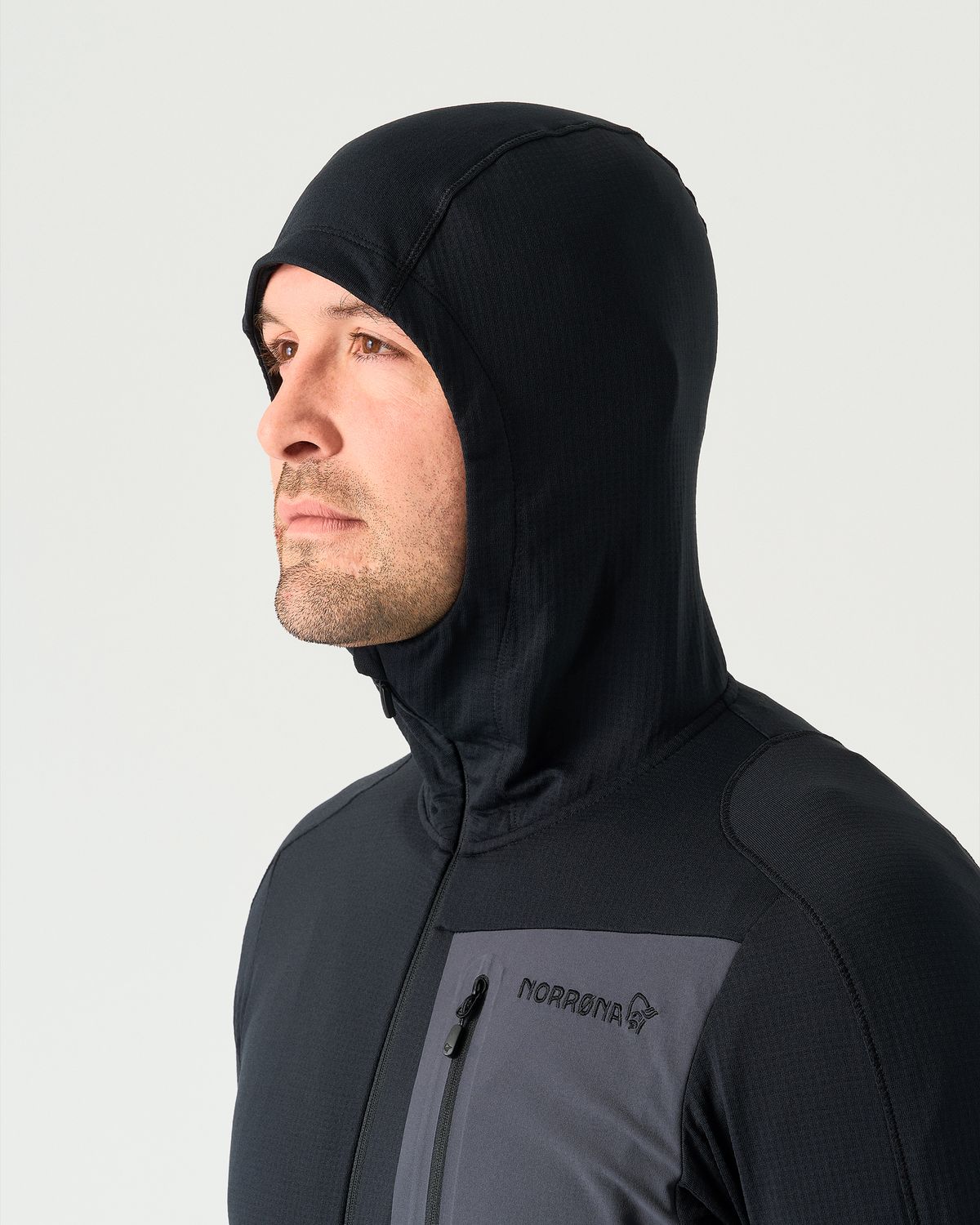 Elasticated hood   