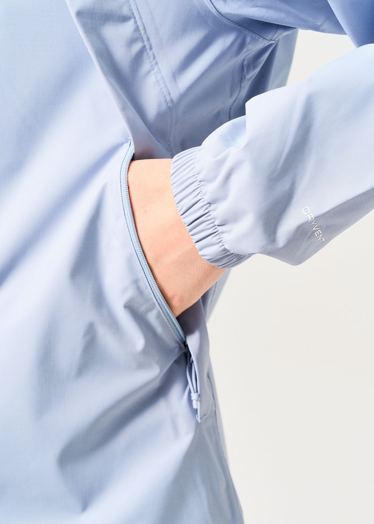 Zipped hand pockets