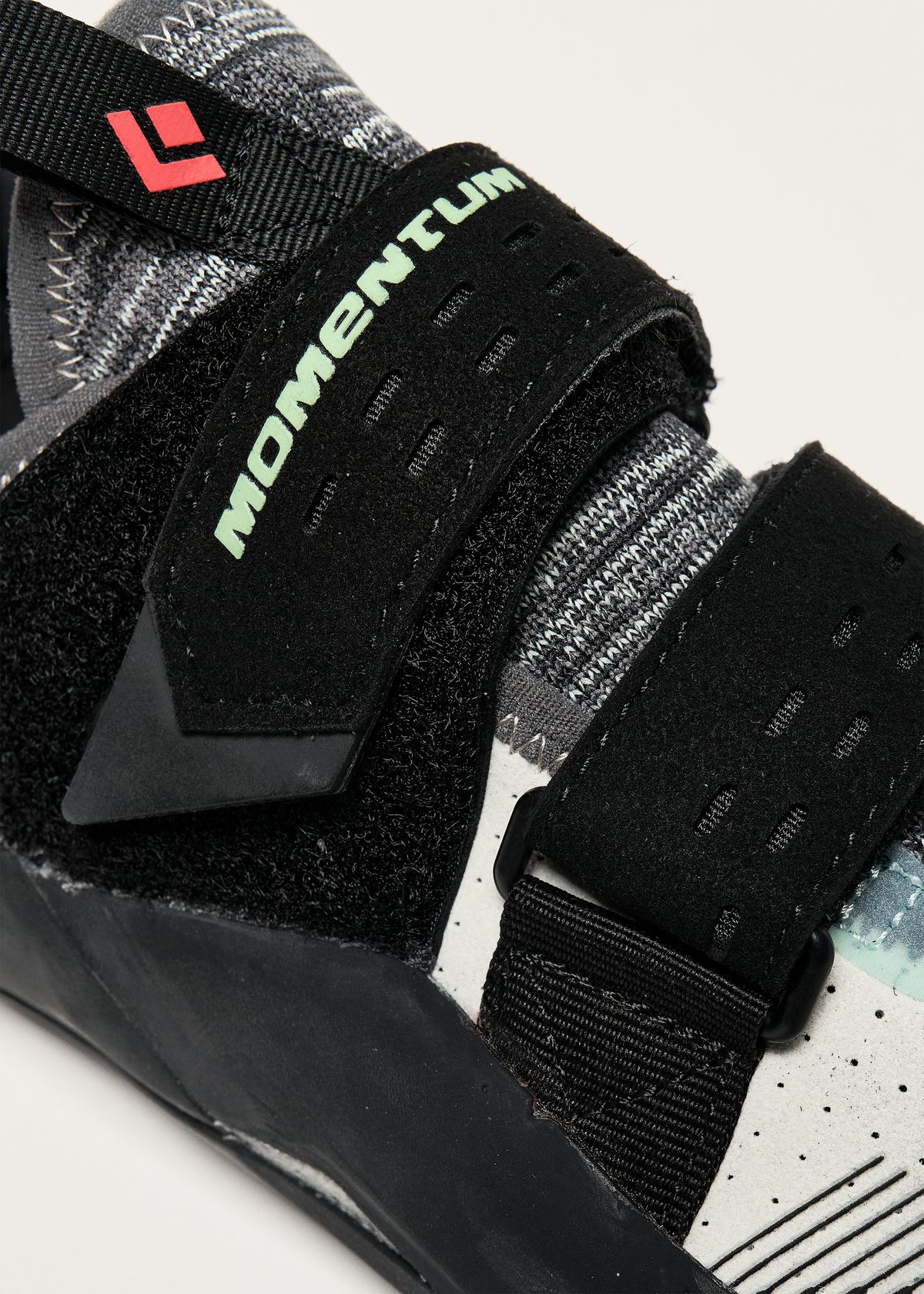 Double Velcro strap closure