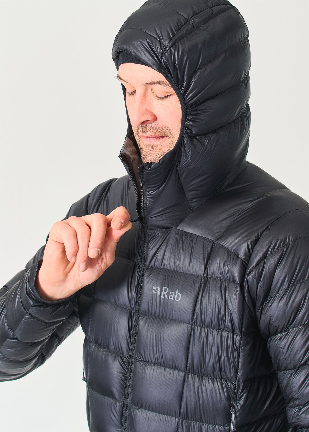   Semi-elasticated insulated hood 