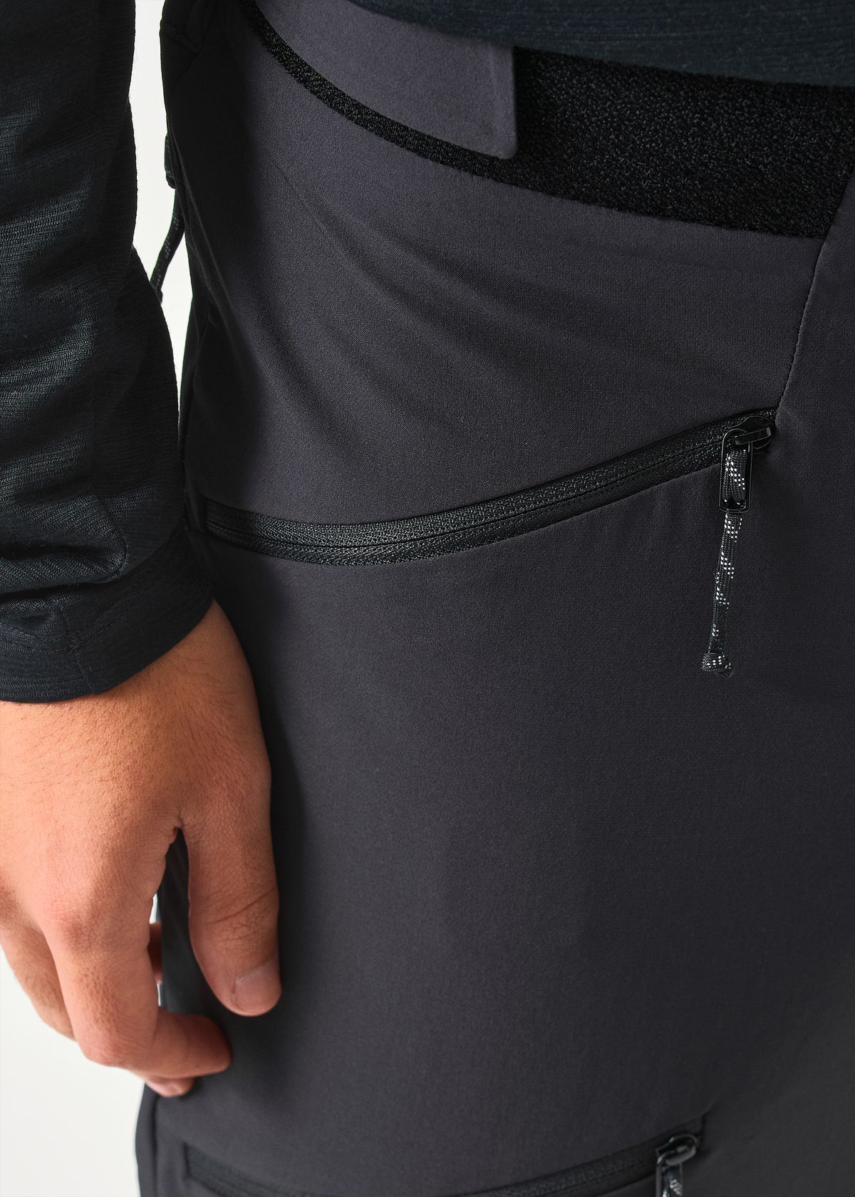 Harness compatible hand pockets