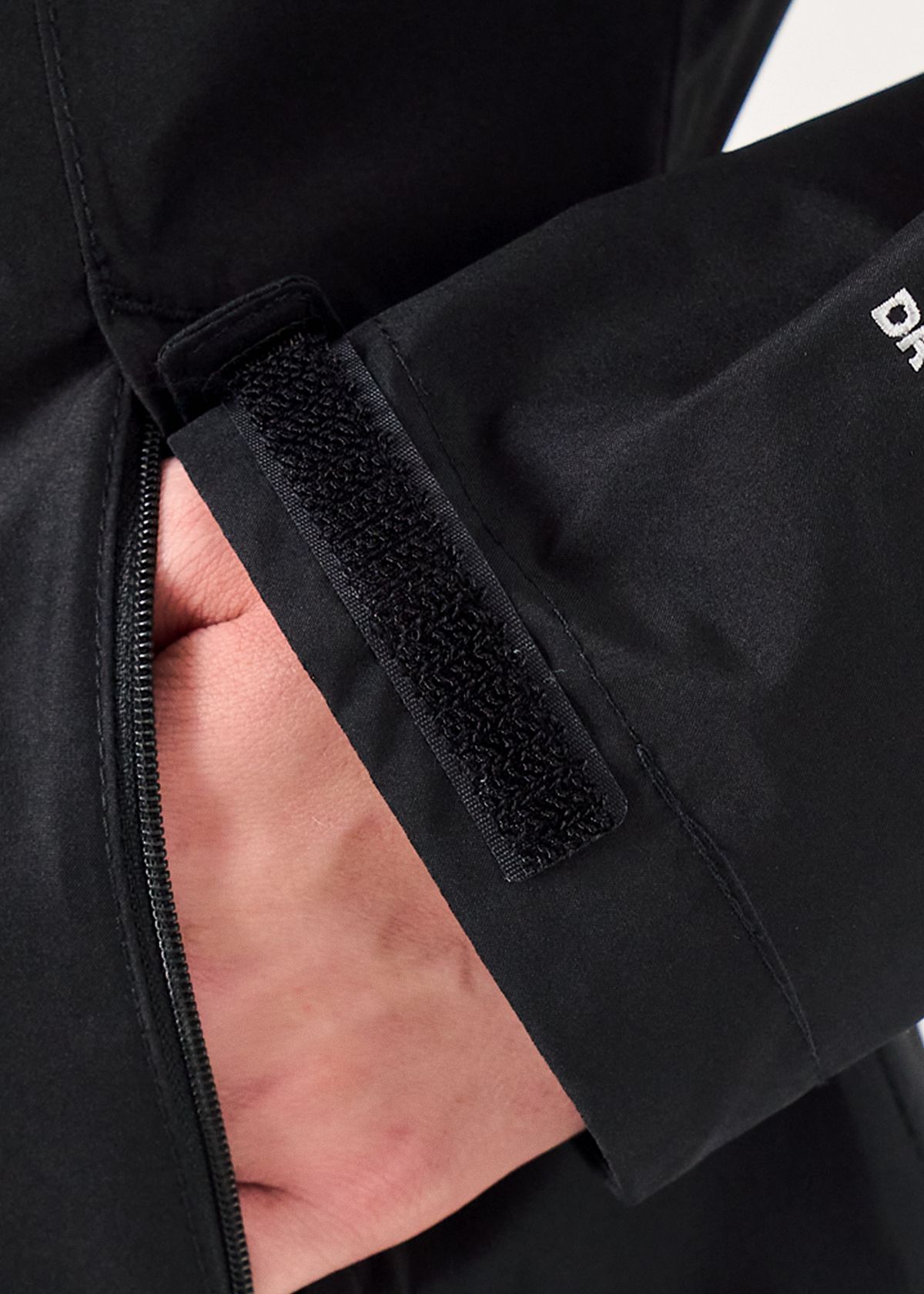 Adjustable Velcro cuffs 