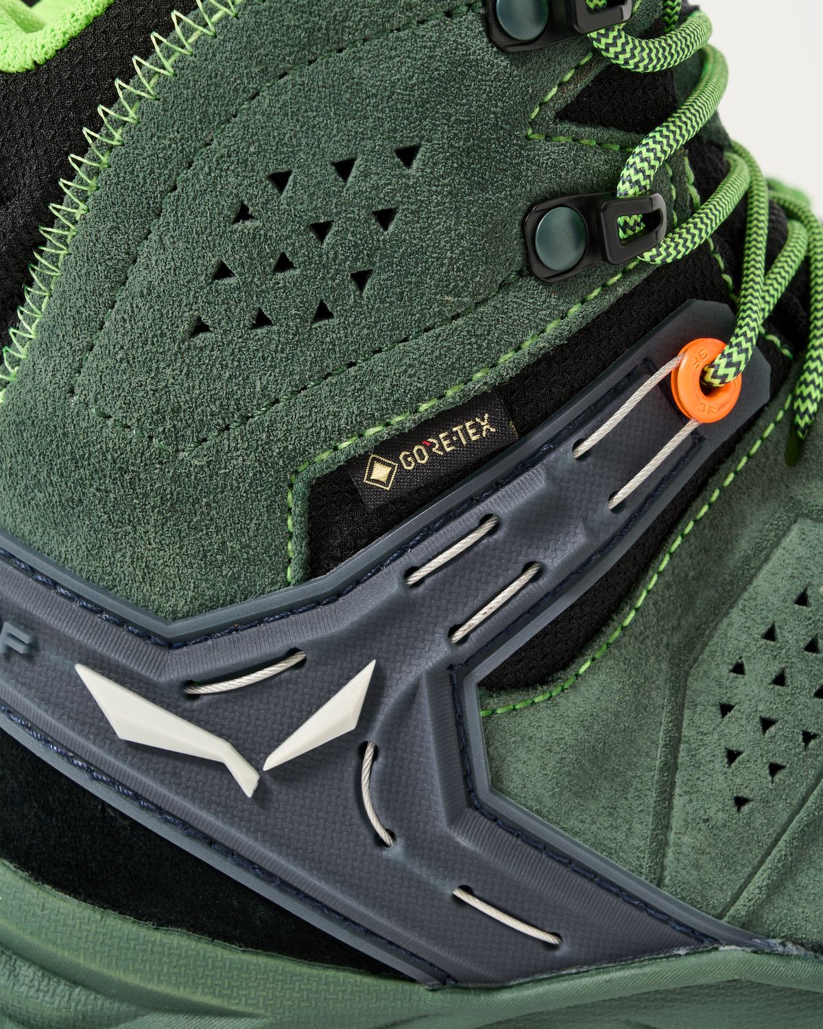 GORE-TEX Extended Comfort waterproof protection