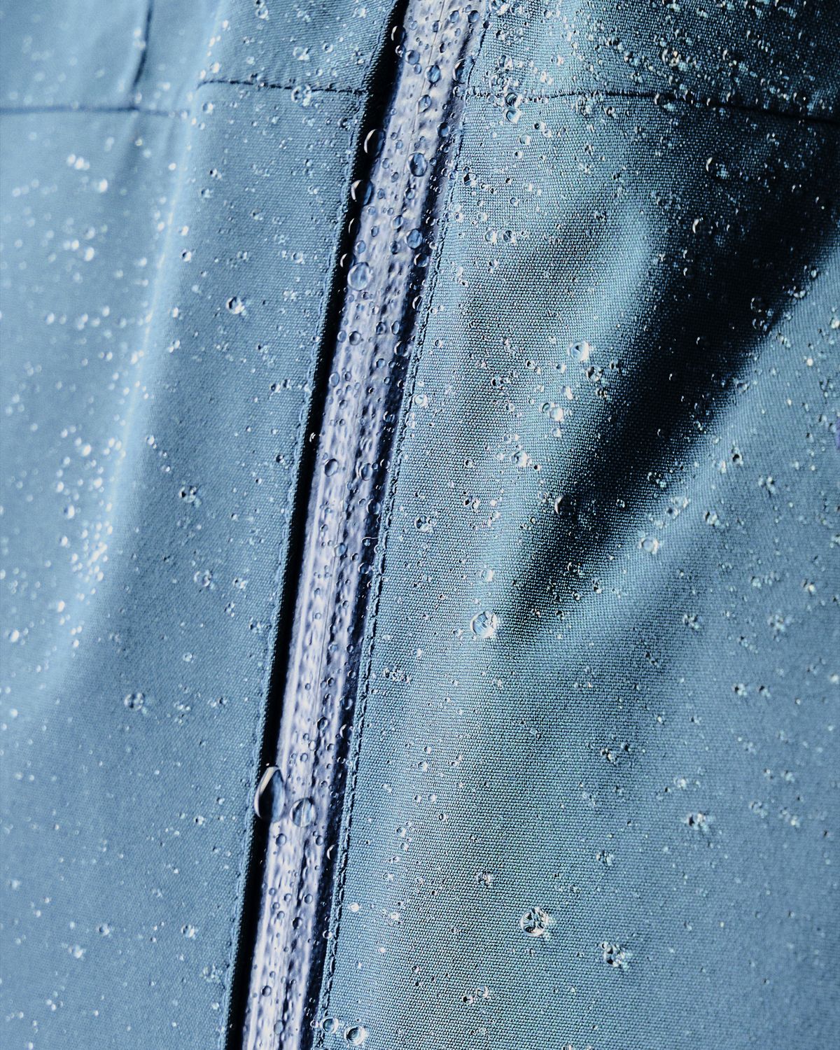 Water-repellent front zip