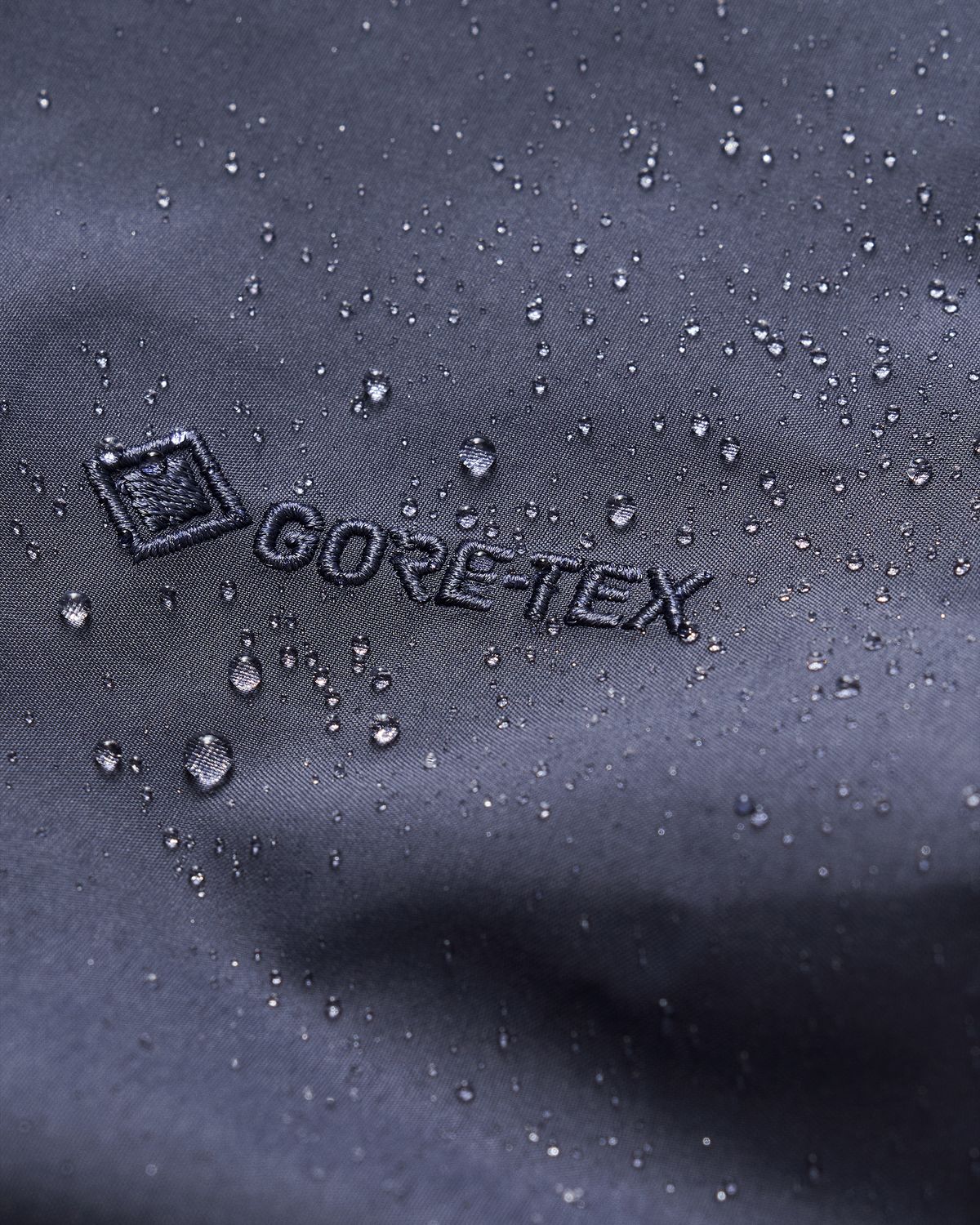 GORE-TEX 3-layer expanded polyethylene (ePE) waterproof protection