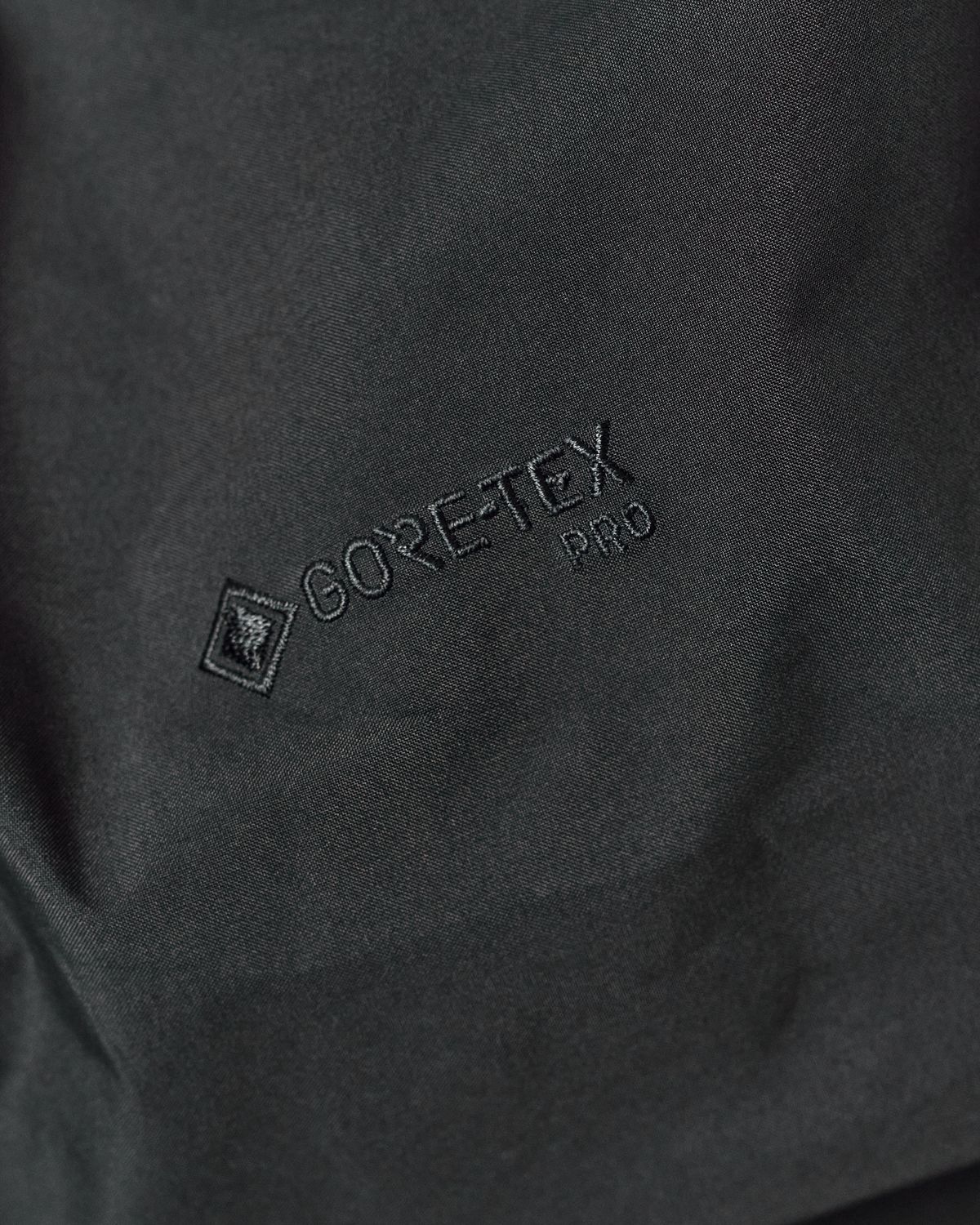  GORE-TEX Pro Most Rugged 3-layer waterproof protection