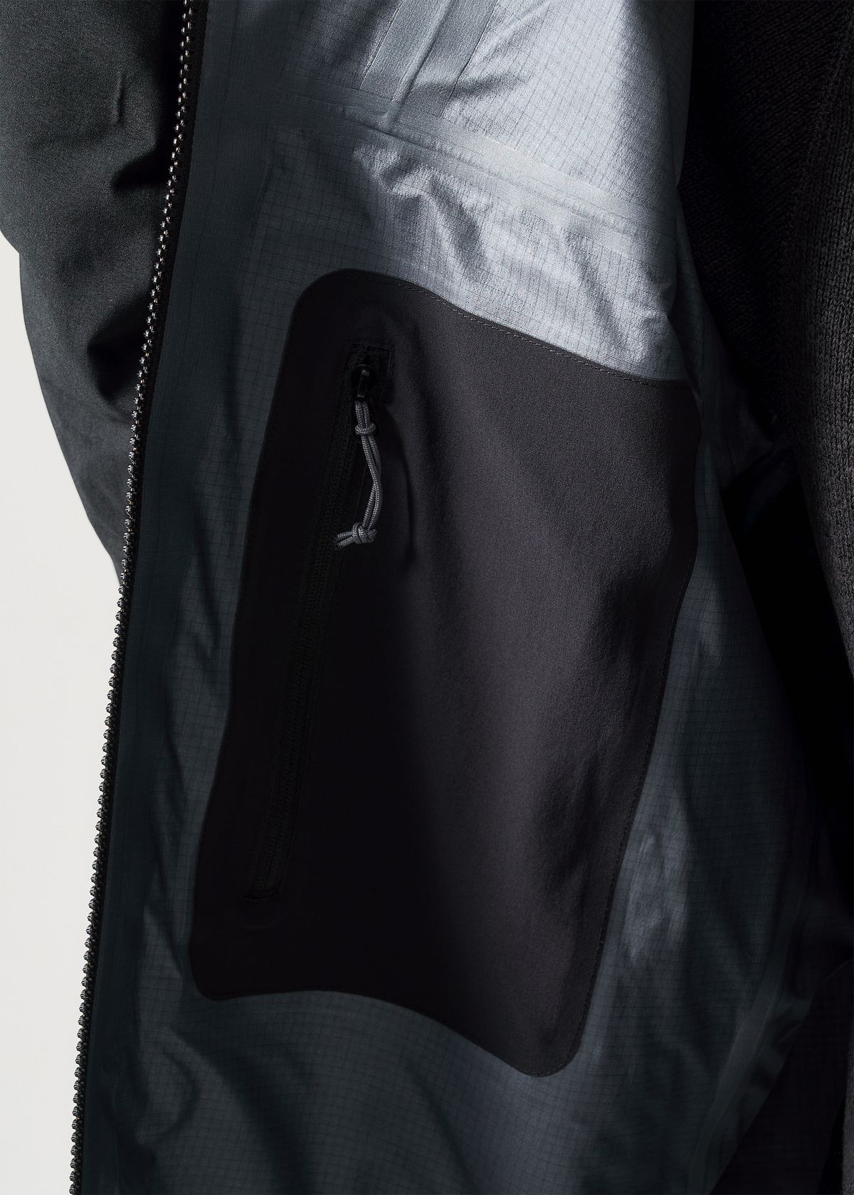 Internal zipped pocket