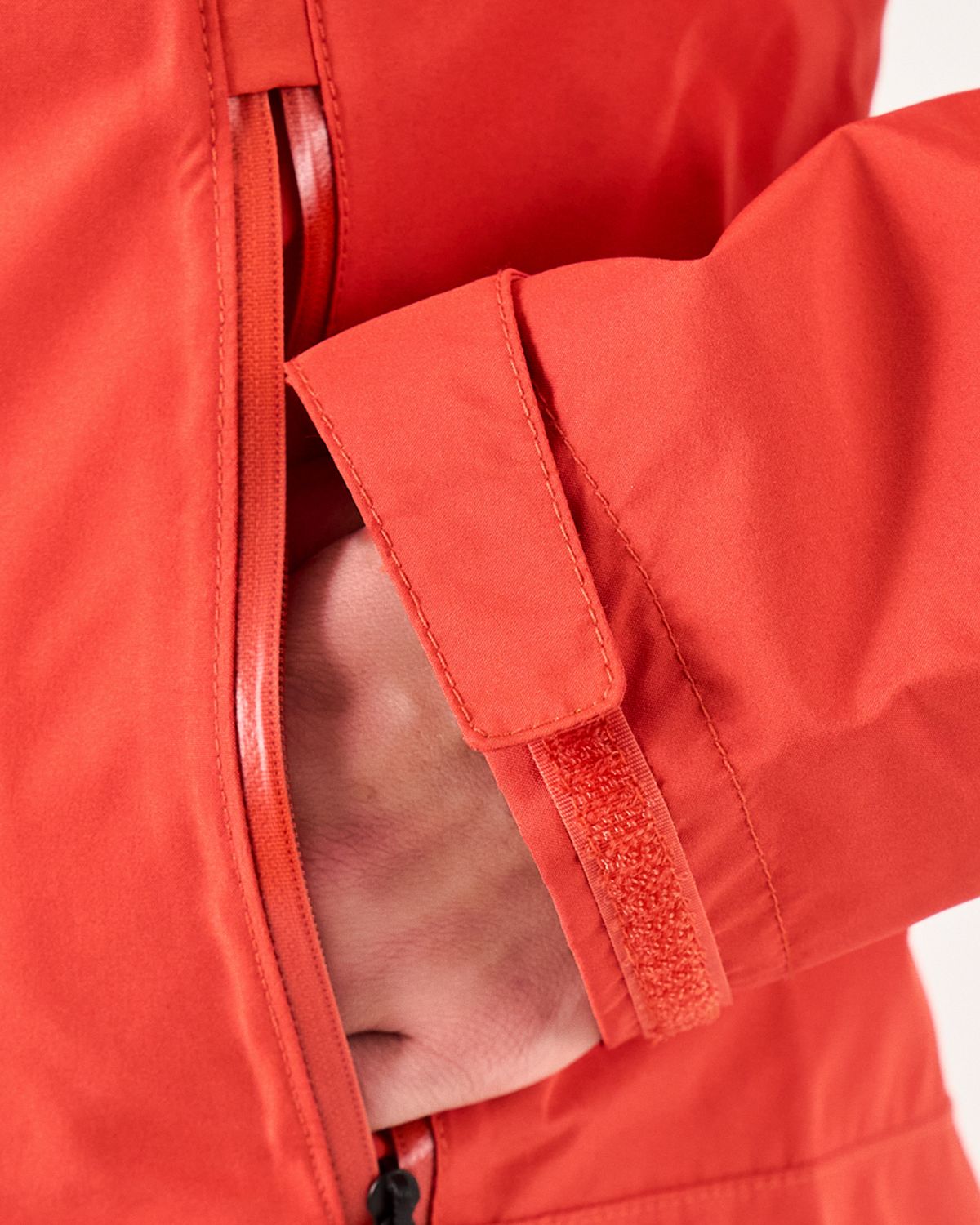 Adjustable Velcro cuffs 