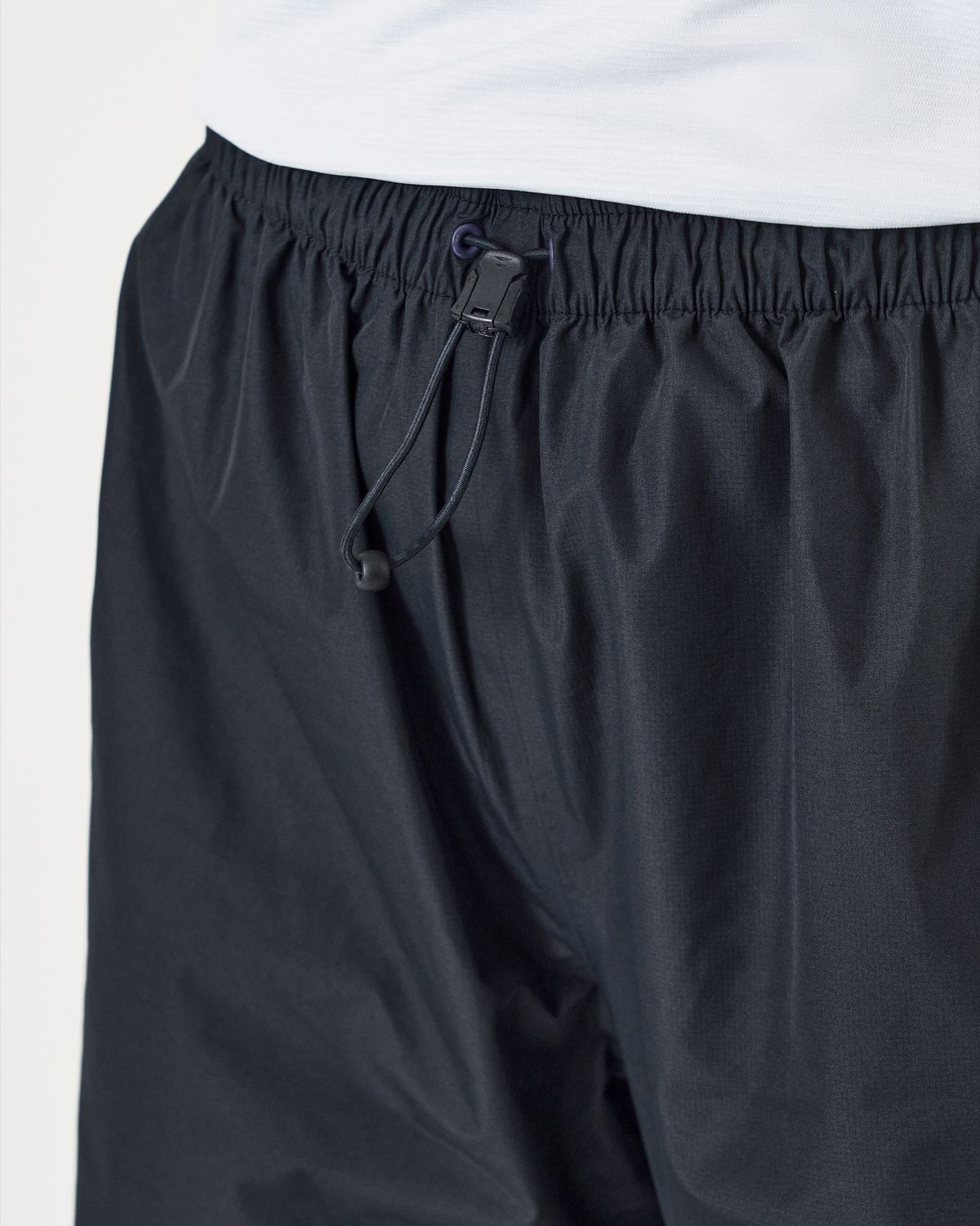  Elasticated waistband with drawcord 