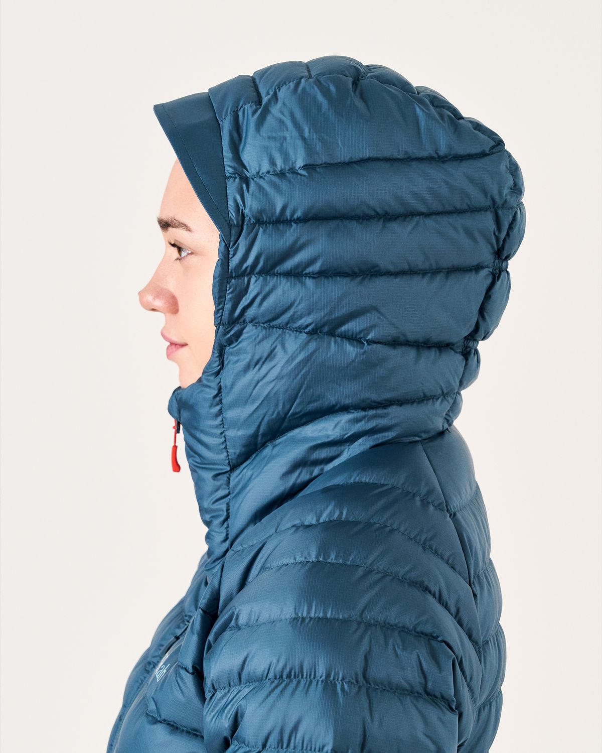  Adjustable insulated hood 