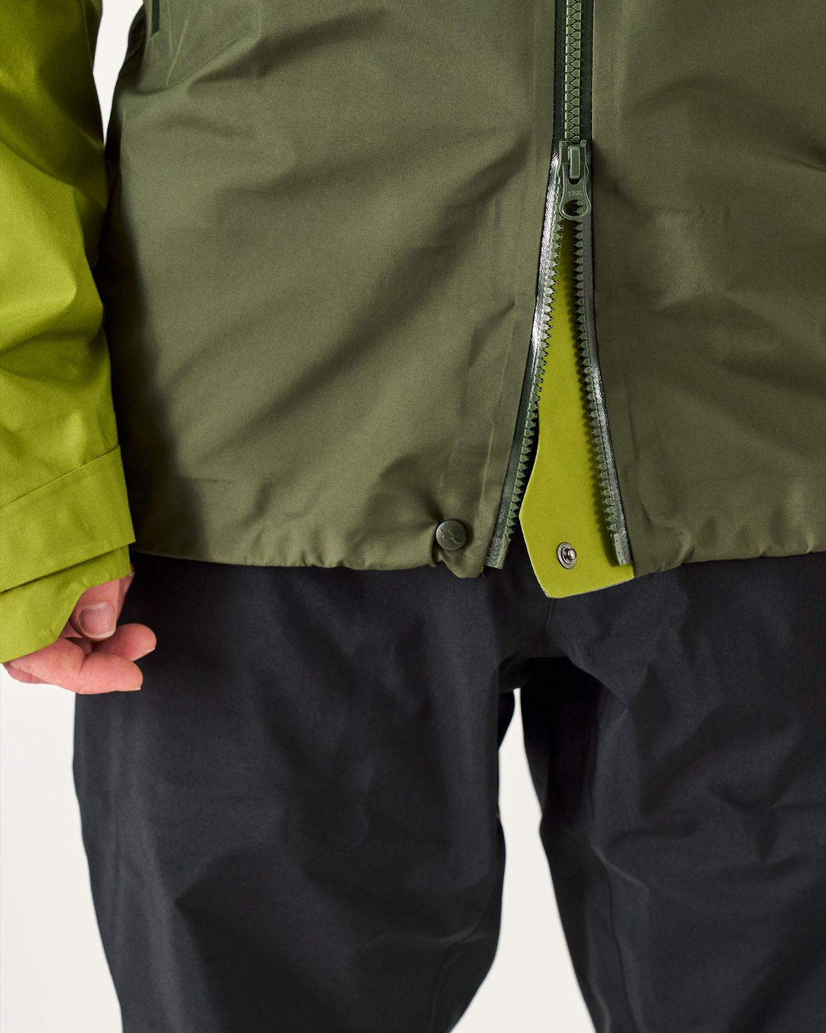  Two-way front zip