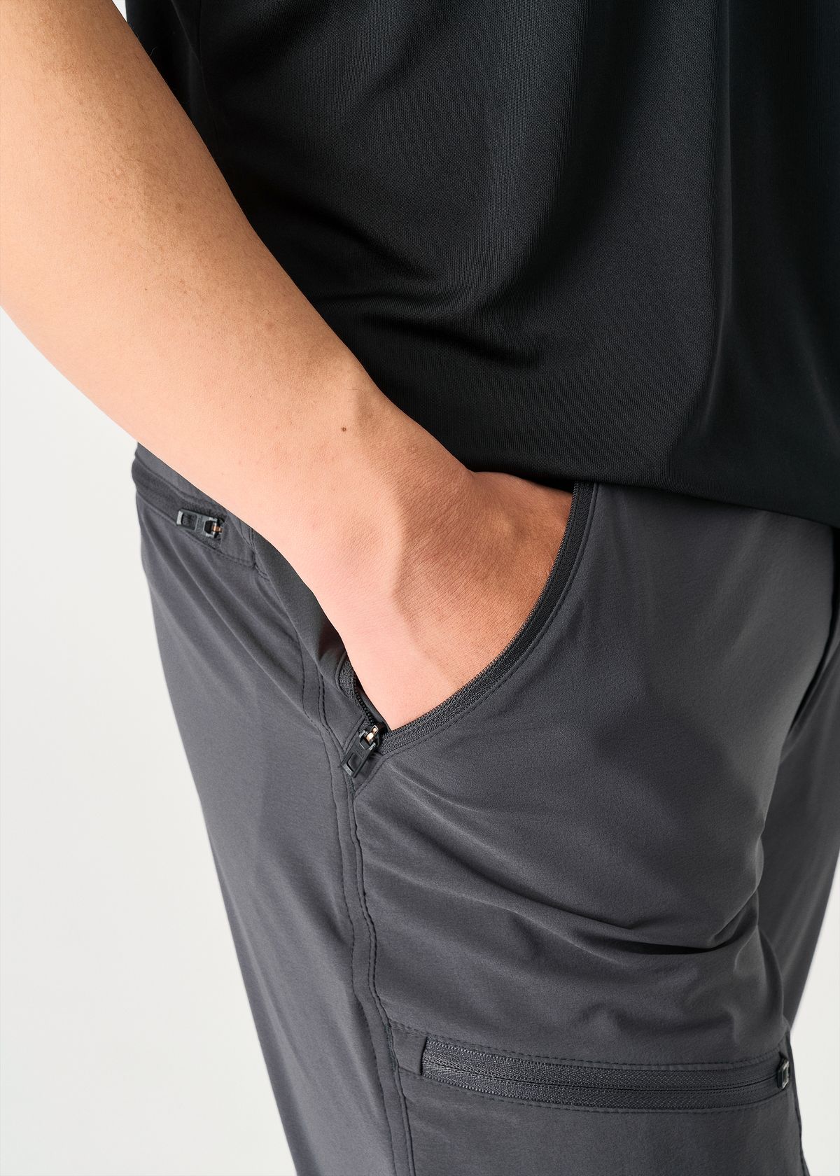Zipped hand pockets