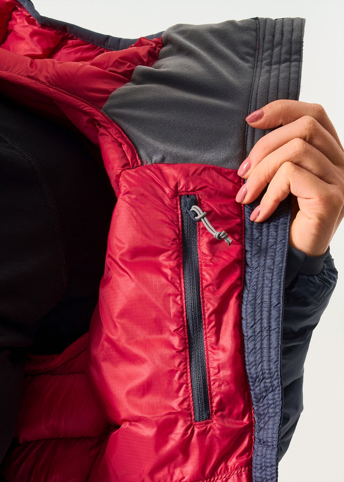 Internal zipped pocket