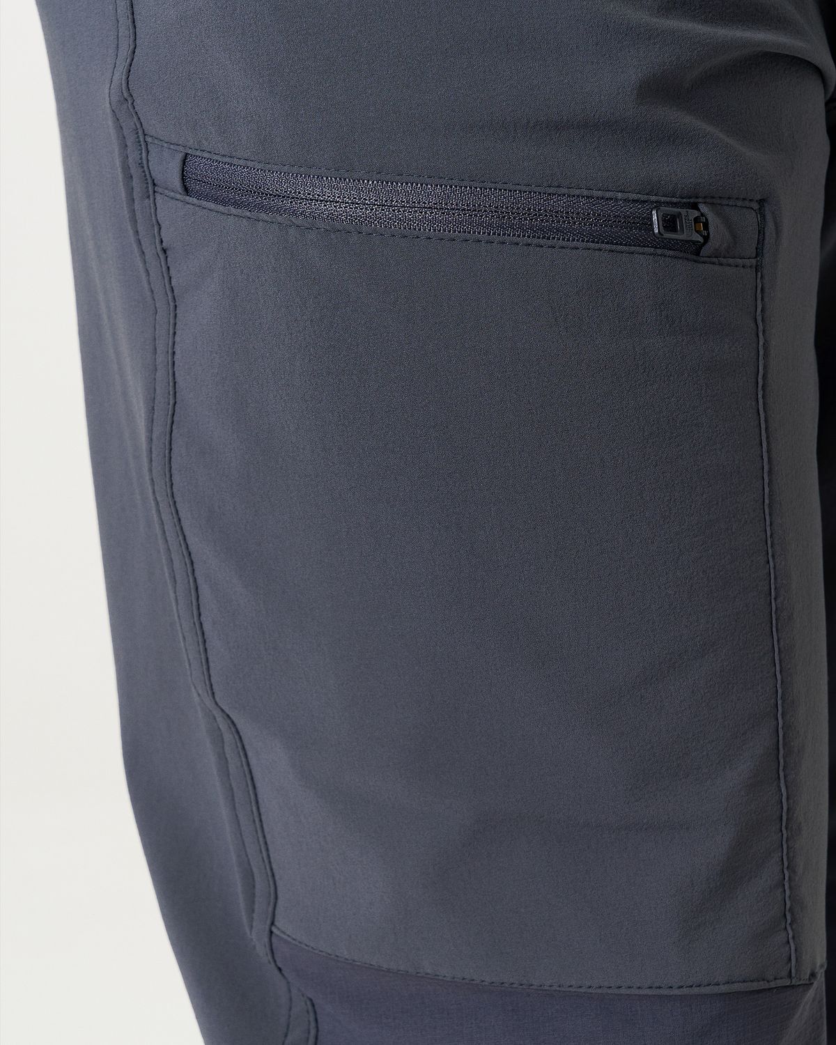 Zipped thigh pocket