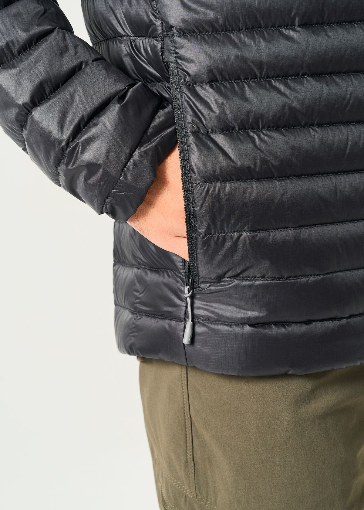 Zipped hand pockets