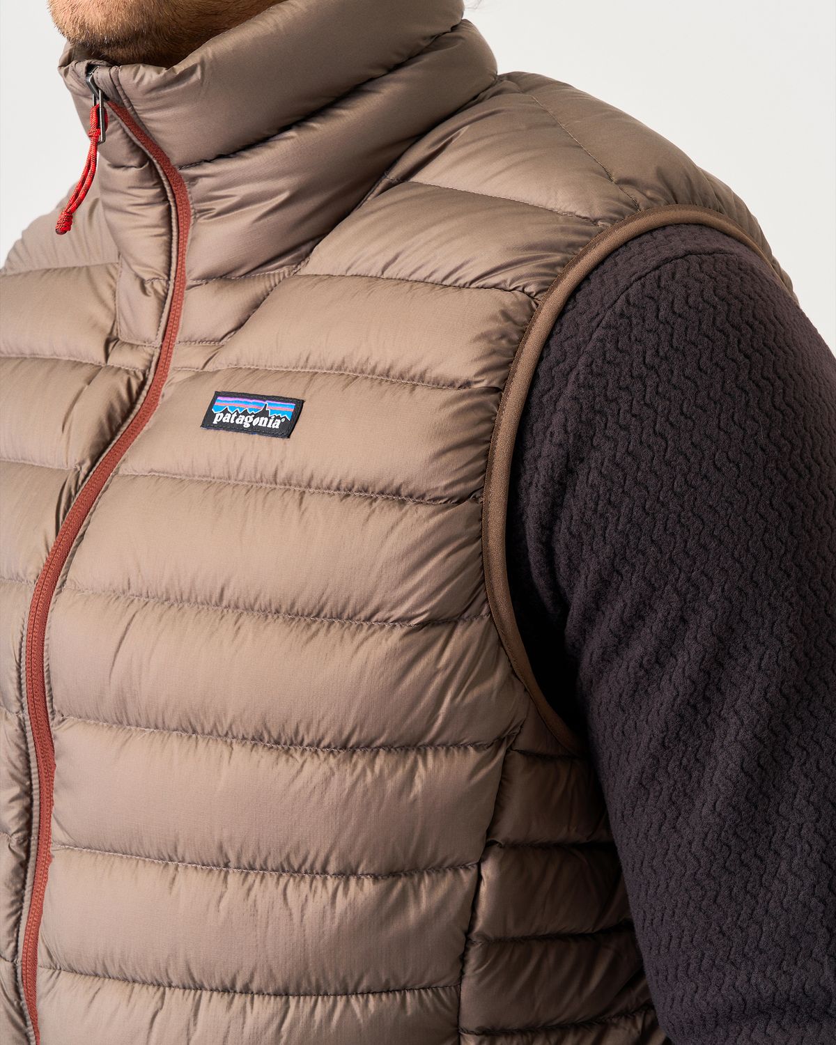  Elasticated armholes 