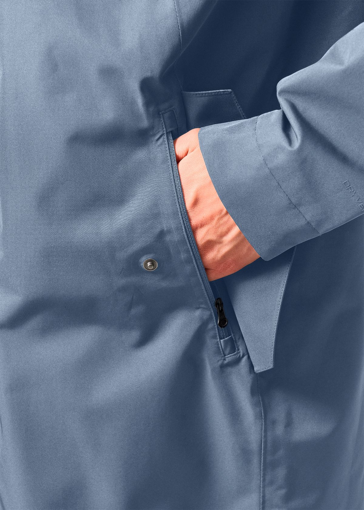 Zipped hand pockets