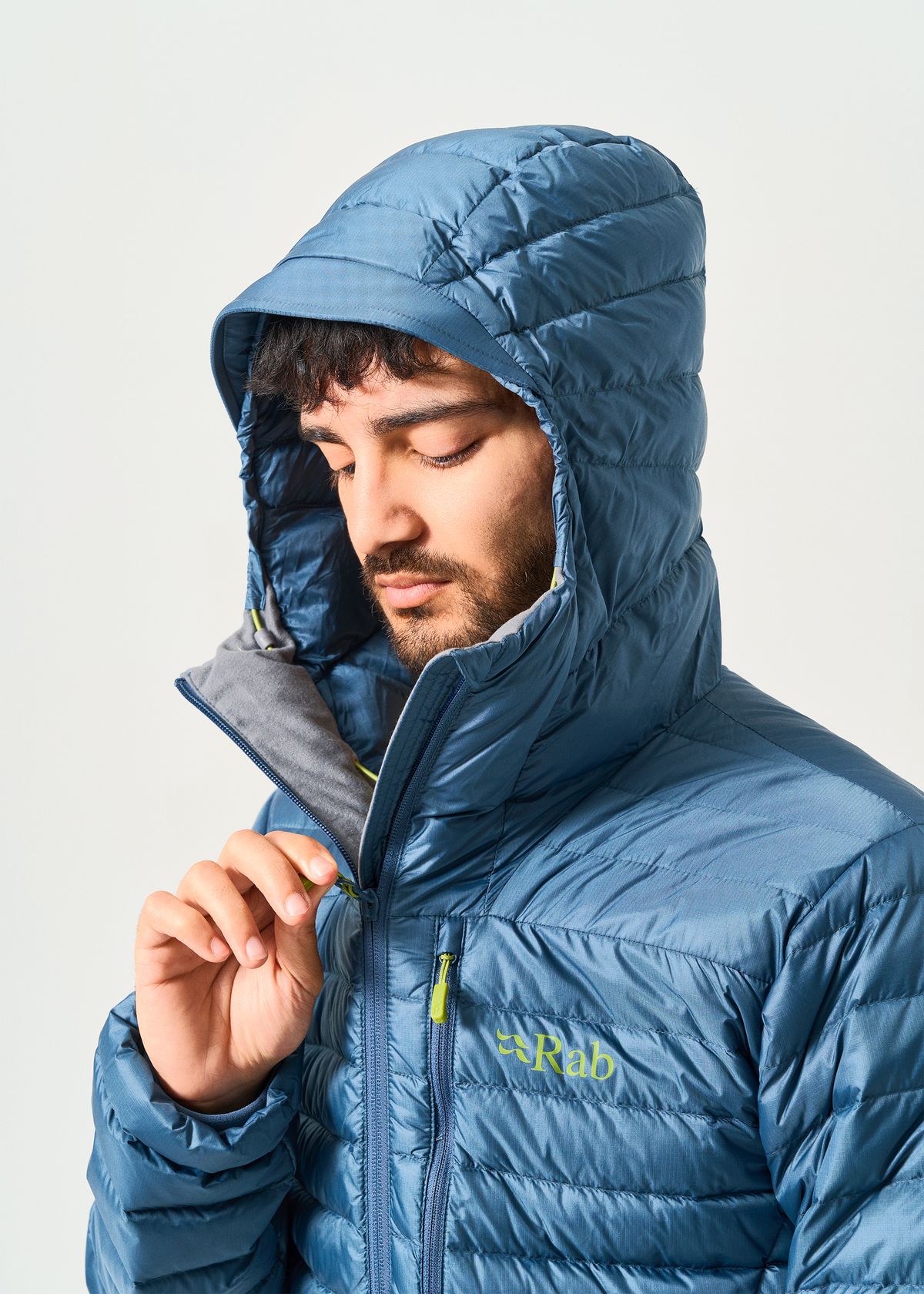 Adjustable insulated hood