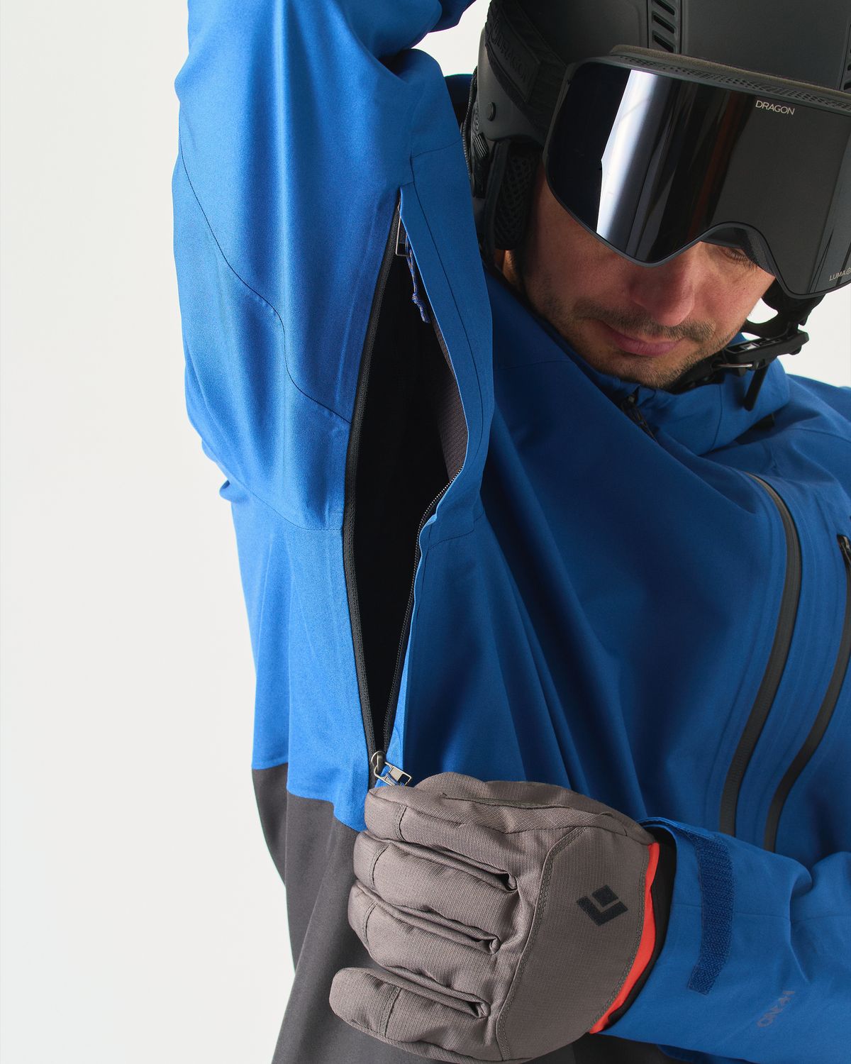 Underarm venting zips