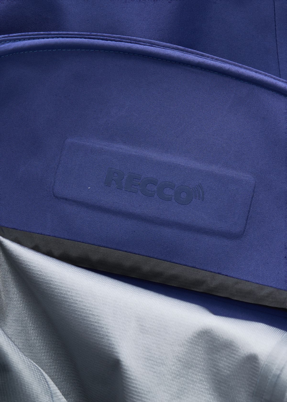 Embedded RECCO reflector