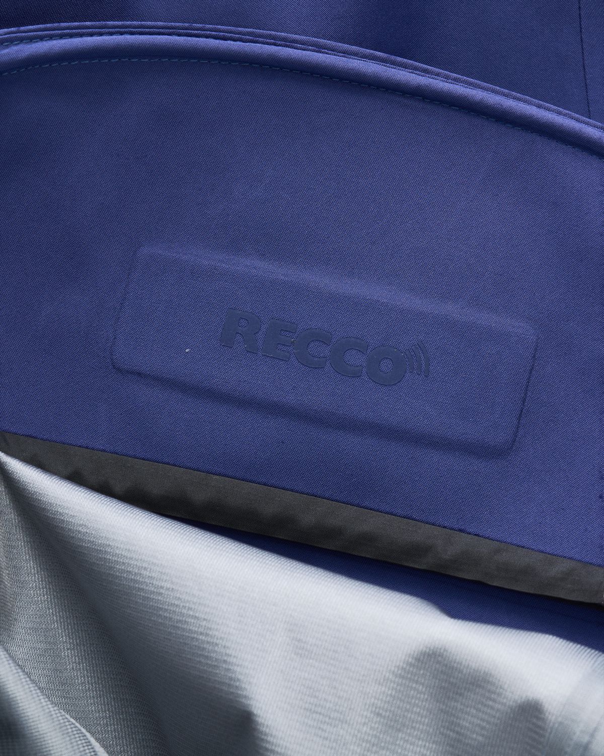 Embedded RECCO reflector