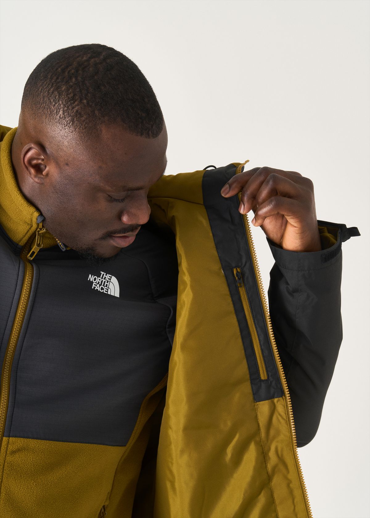 Zipped internal pocket 