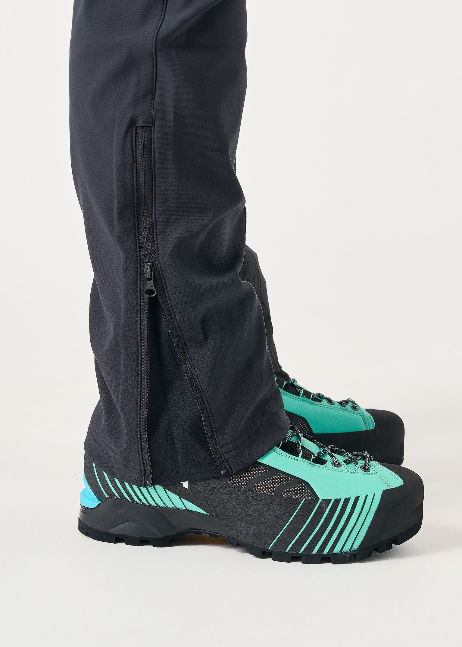 Gusseted ankle zips 