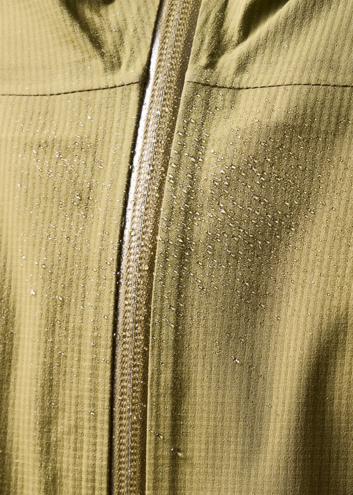 Water-repellent front zip