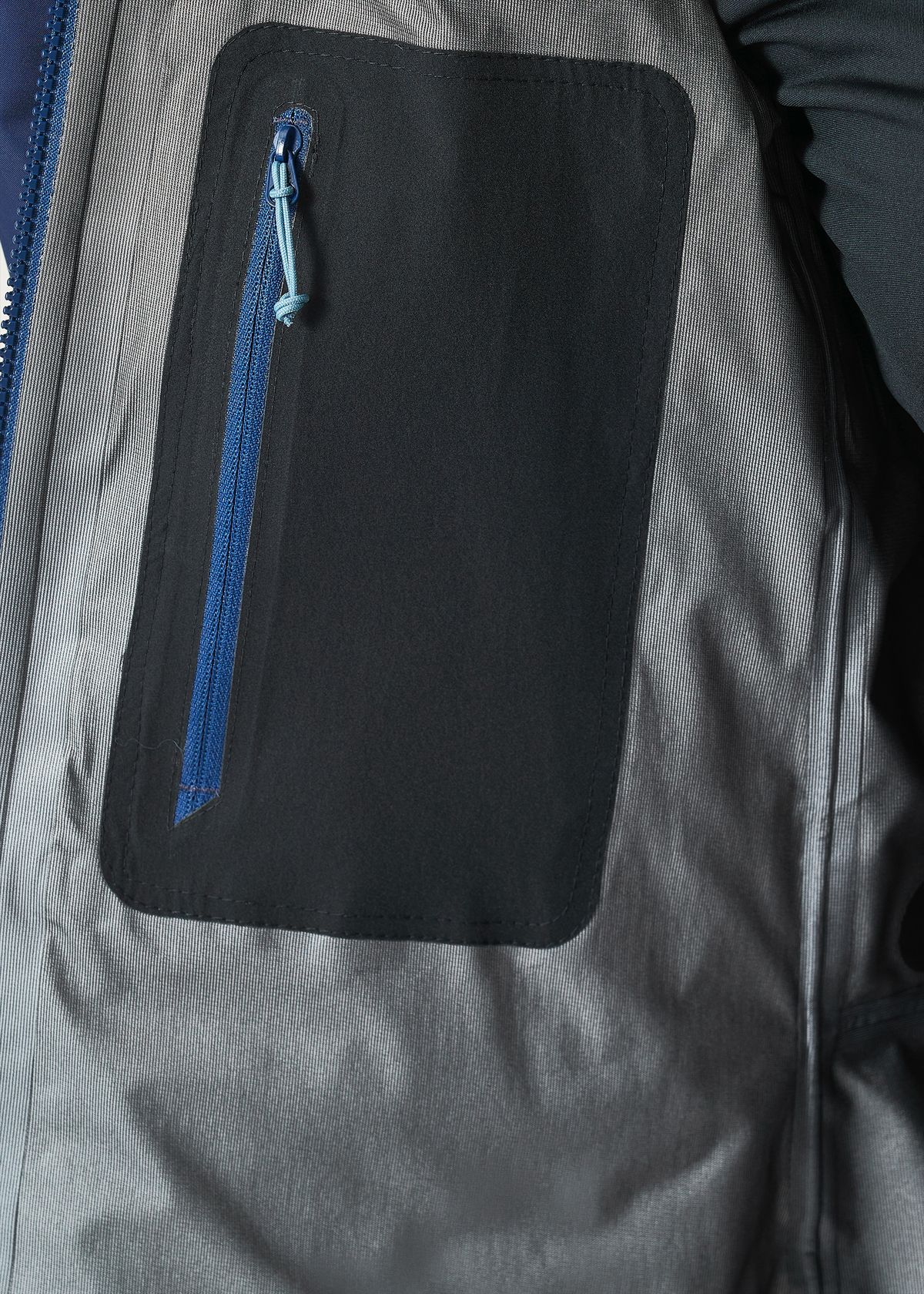  Internal zipped pocket 