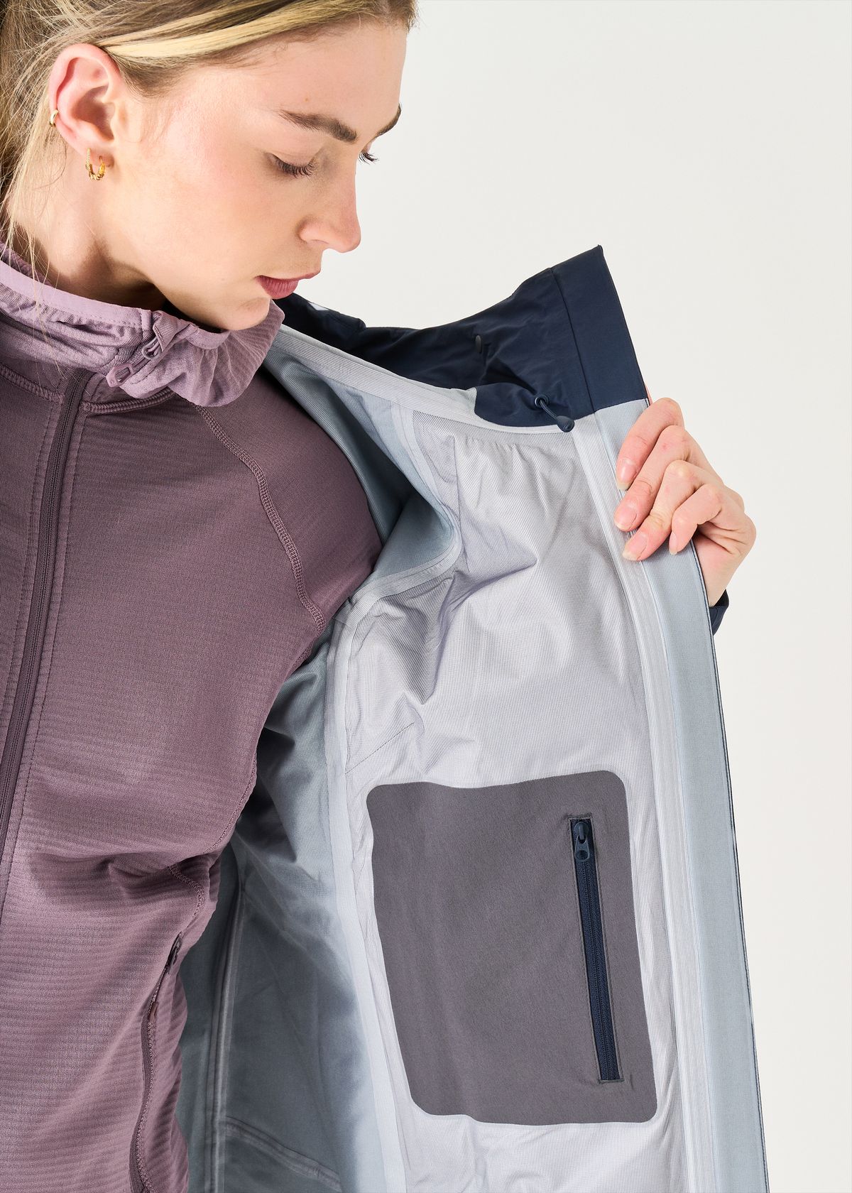 Internal zipped pocket