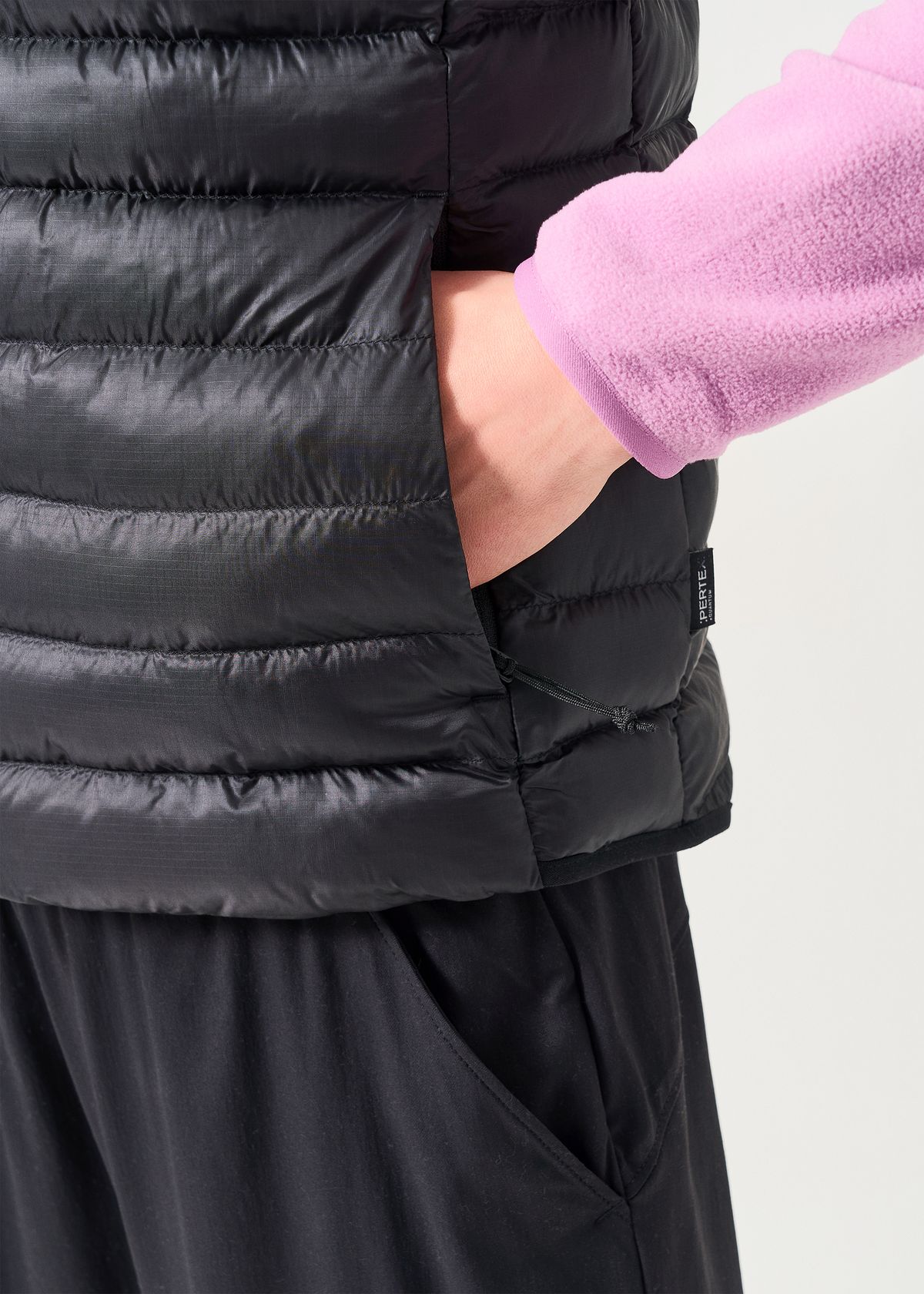 Zipped hand pockets