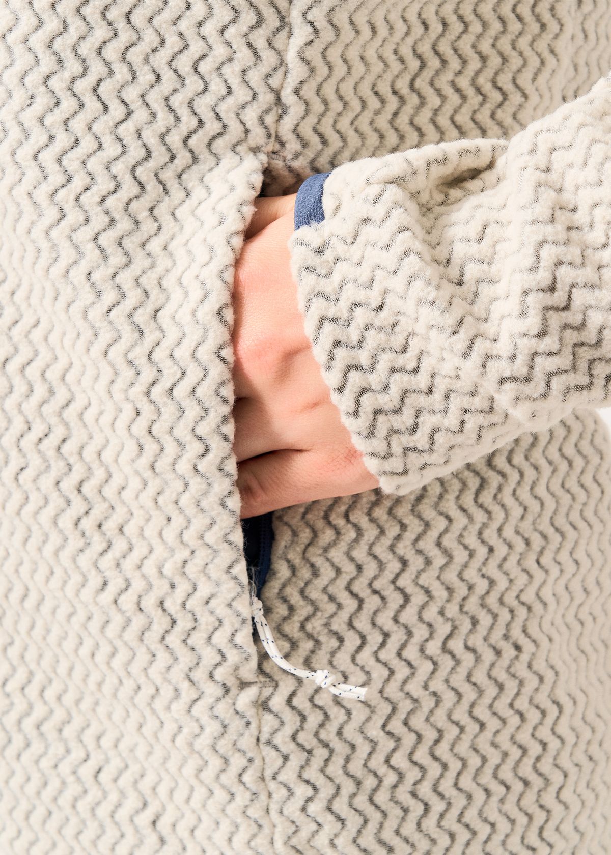 Zipped hand pockets