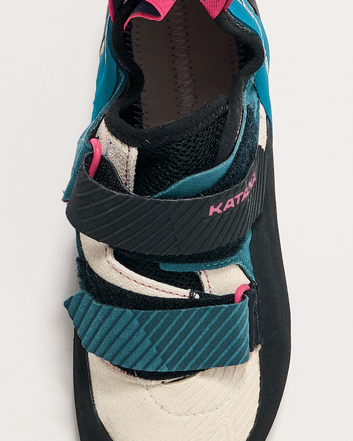 Opposing hook & loop closure