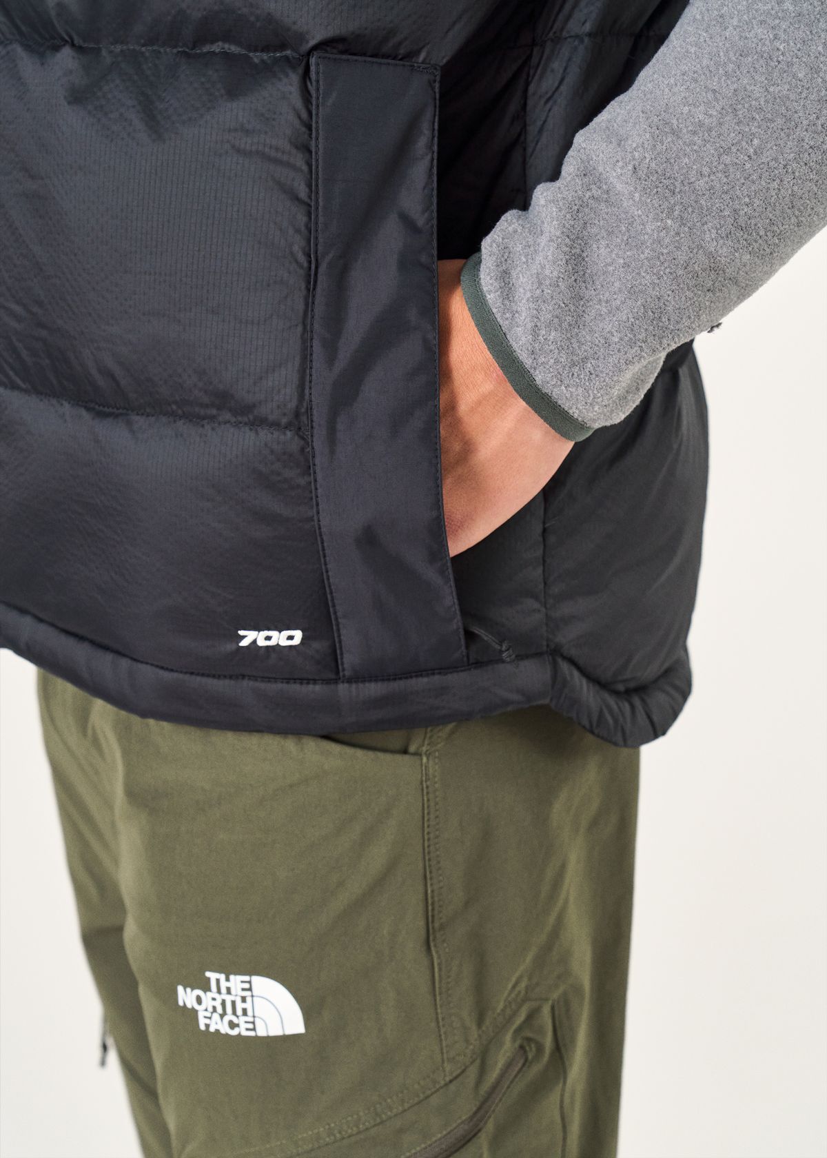   Zipped hand pockets 