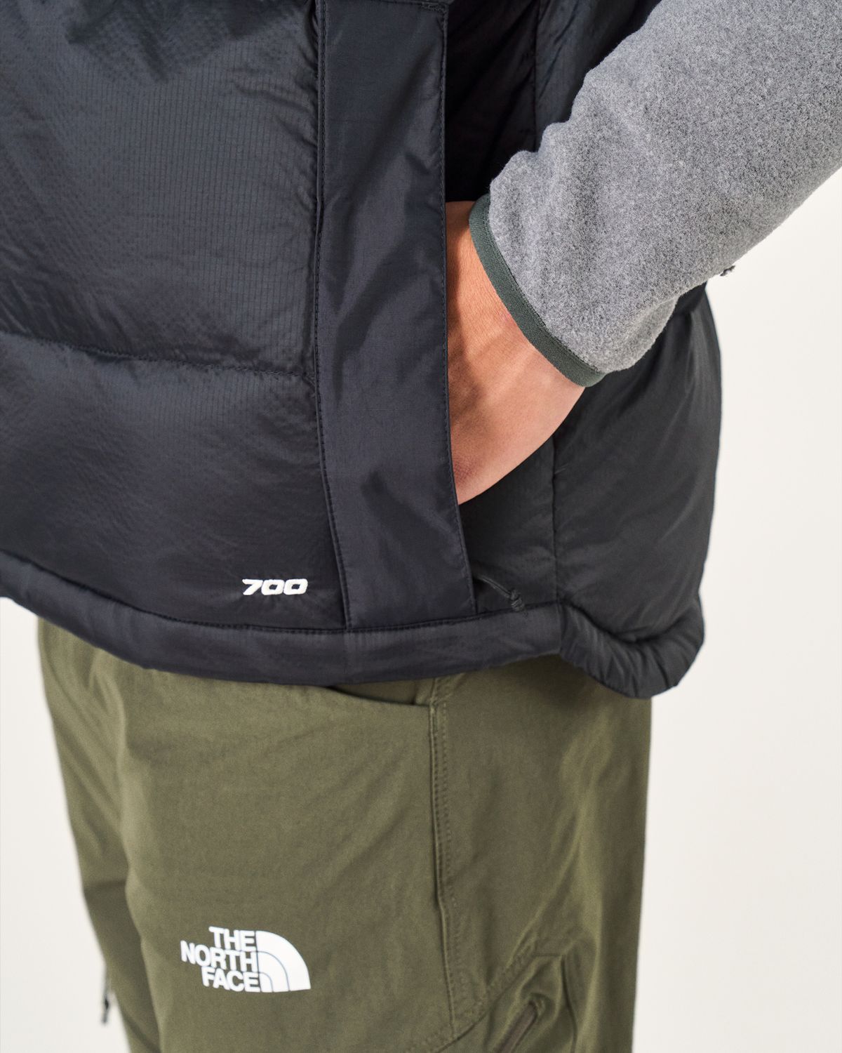   Zipped hand pockets 