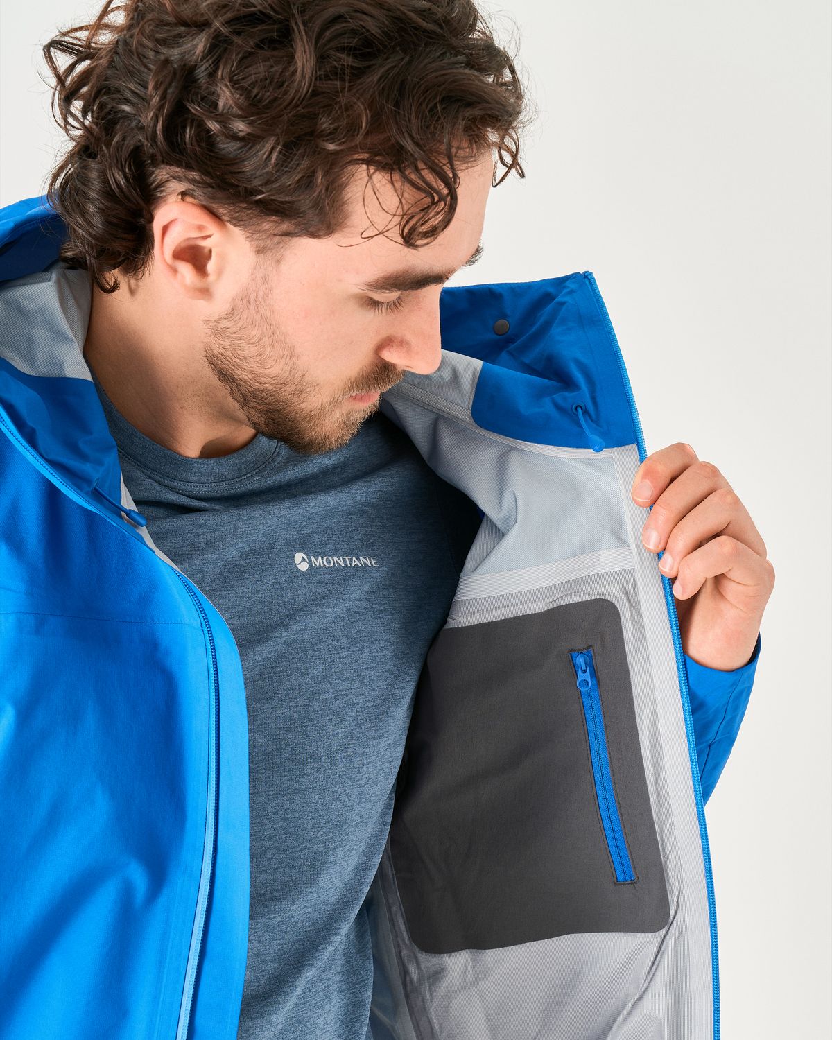 Internal zipped pocket