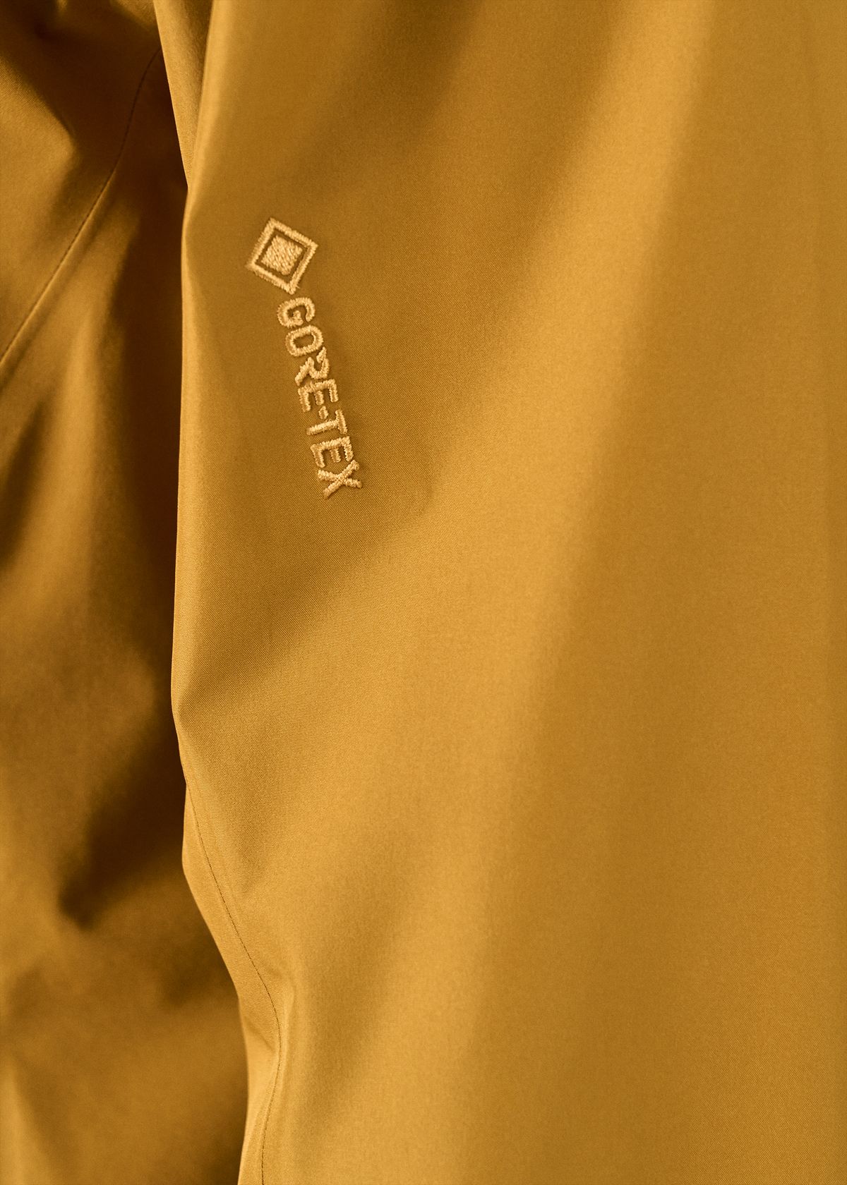 GORE-TEX 3-layer waterproof protection 