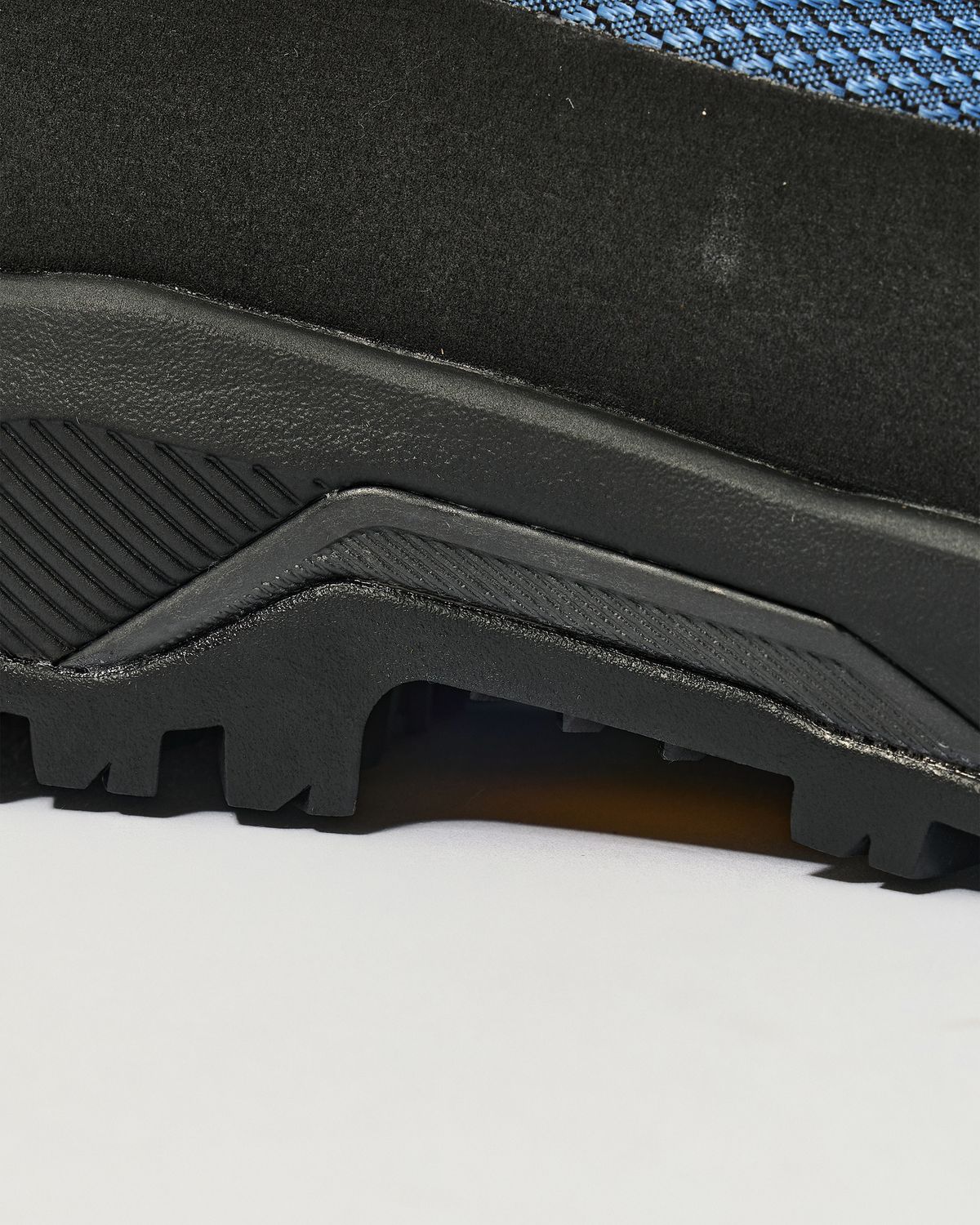 Midfoot stability shank 