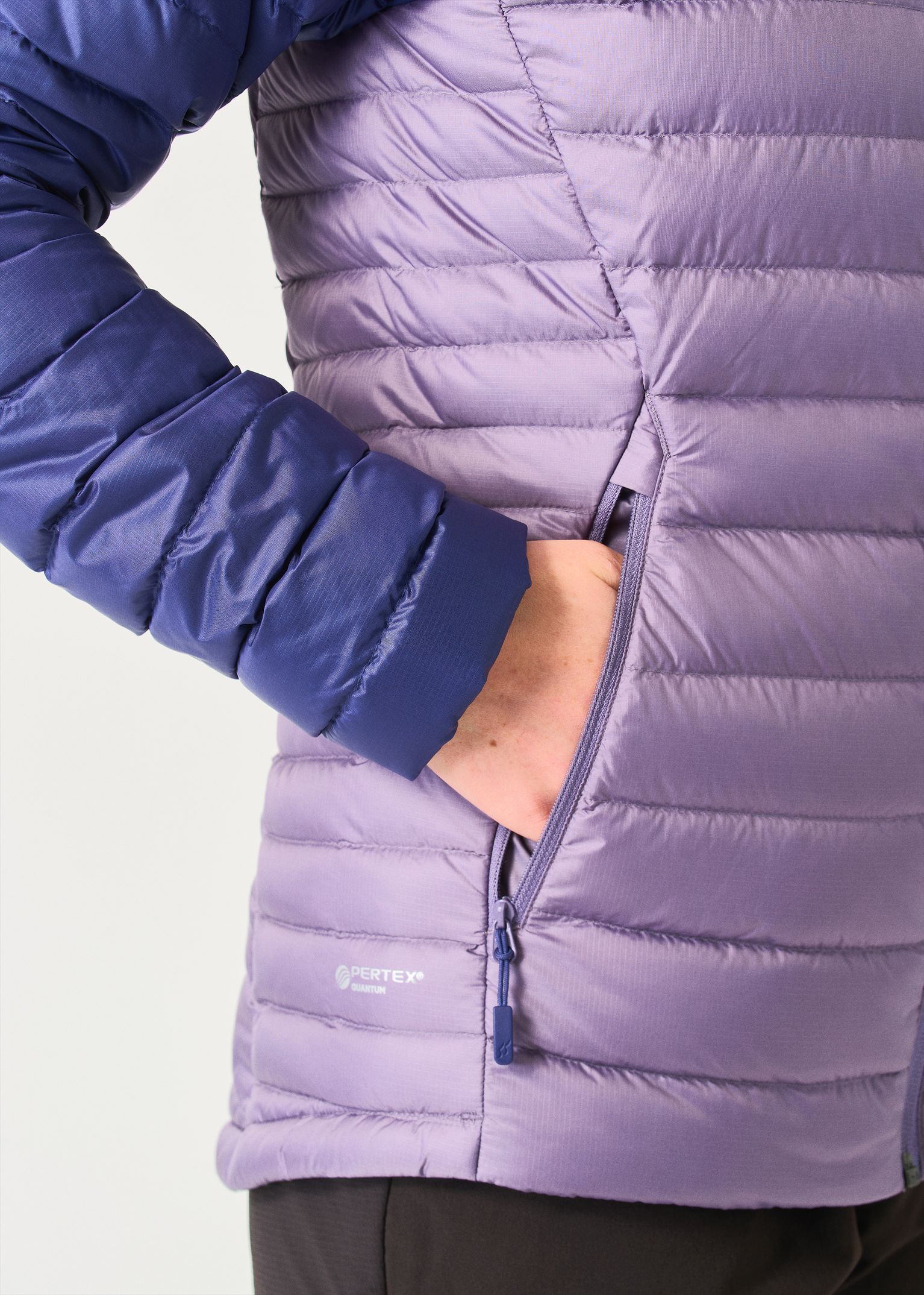  Zipped hand pockets 