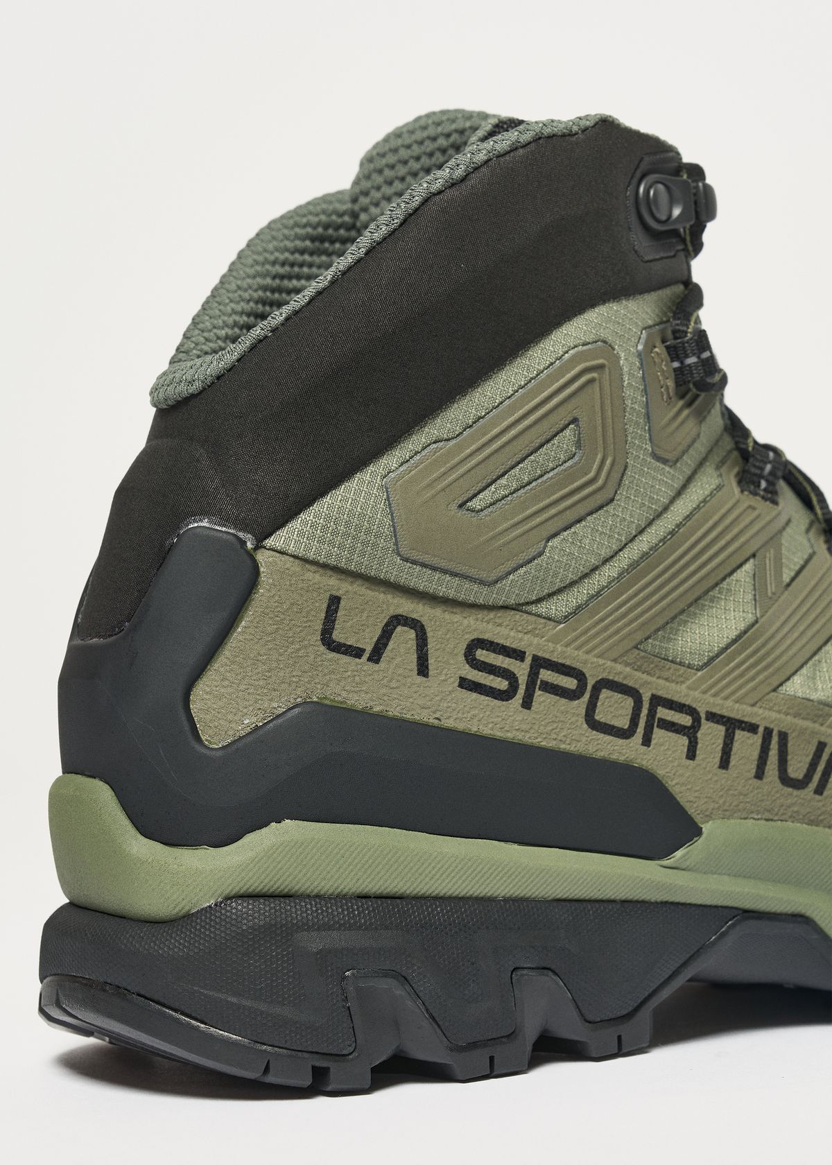 Mid-height boot