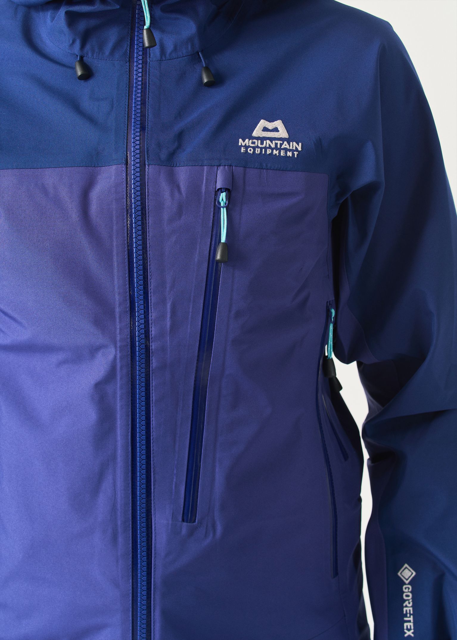 Zipped chest pocket 