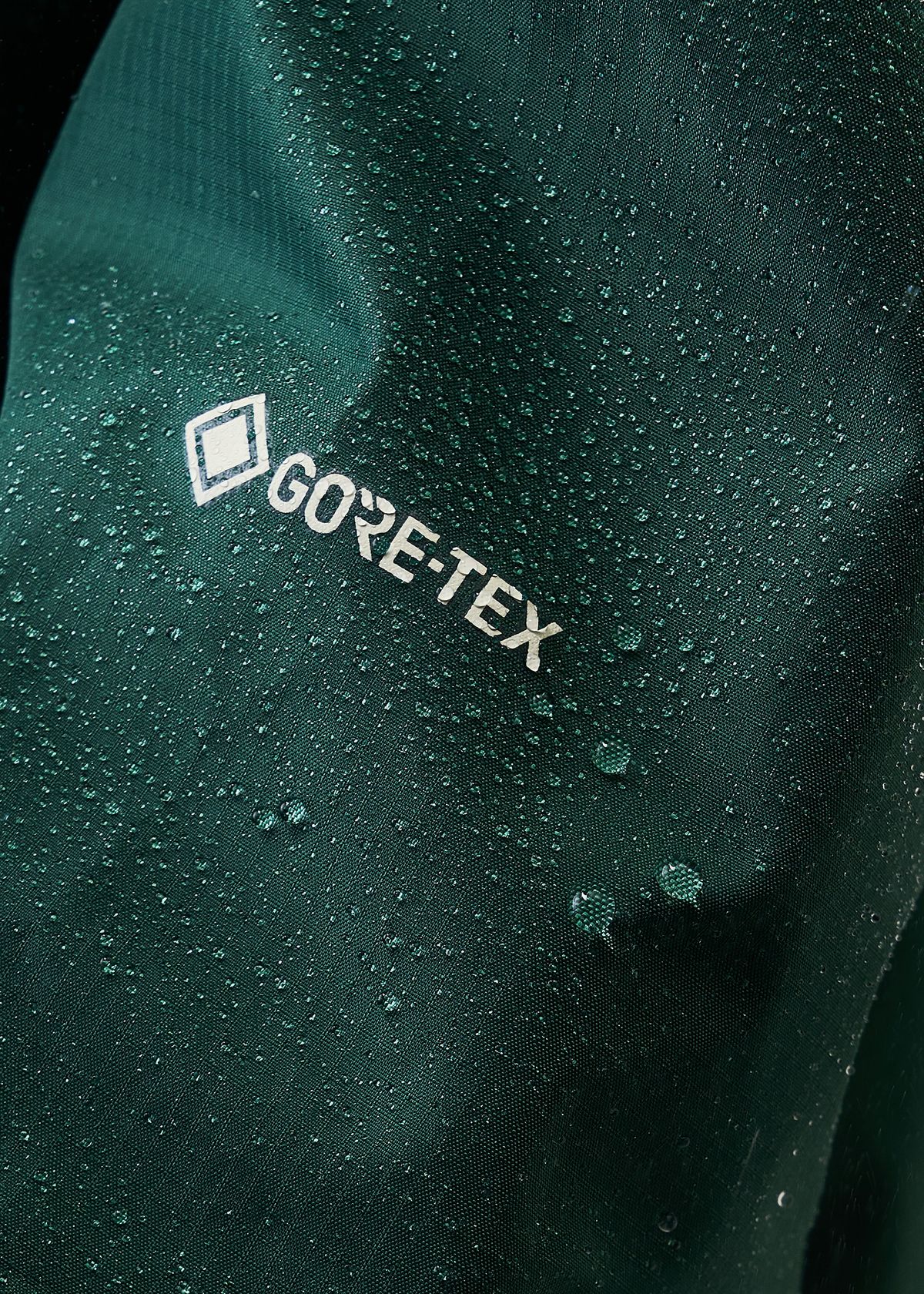 GORE-TEX 3-layer waterproof protection